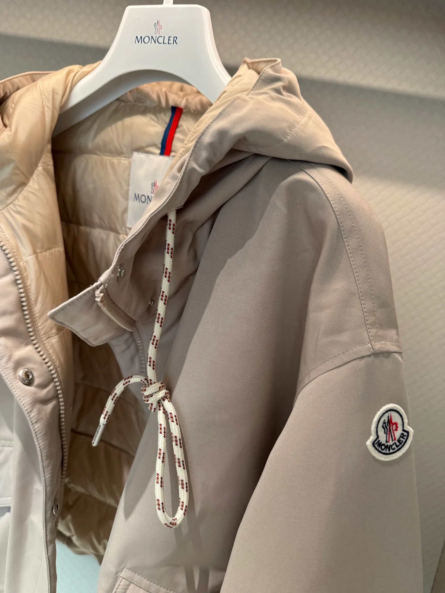 Women's Jackets And Down Jackets MONCLER 17952952