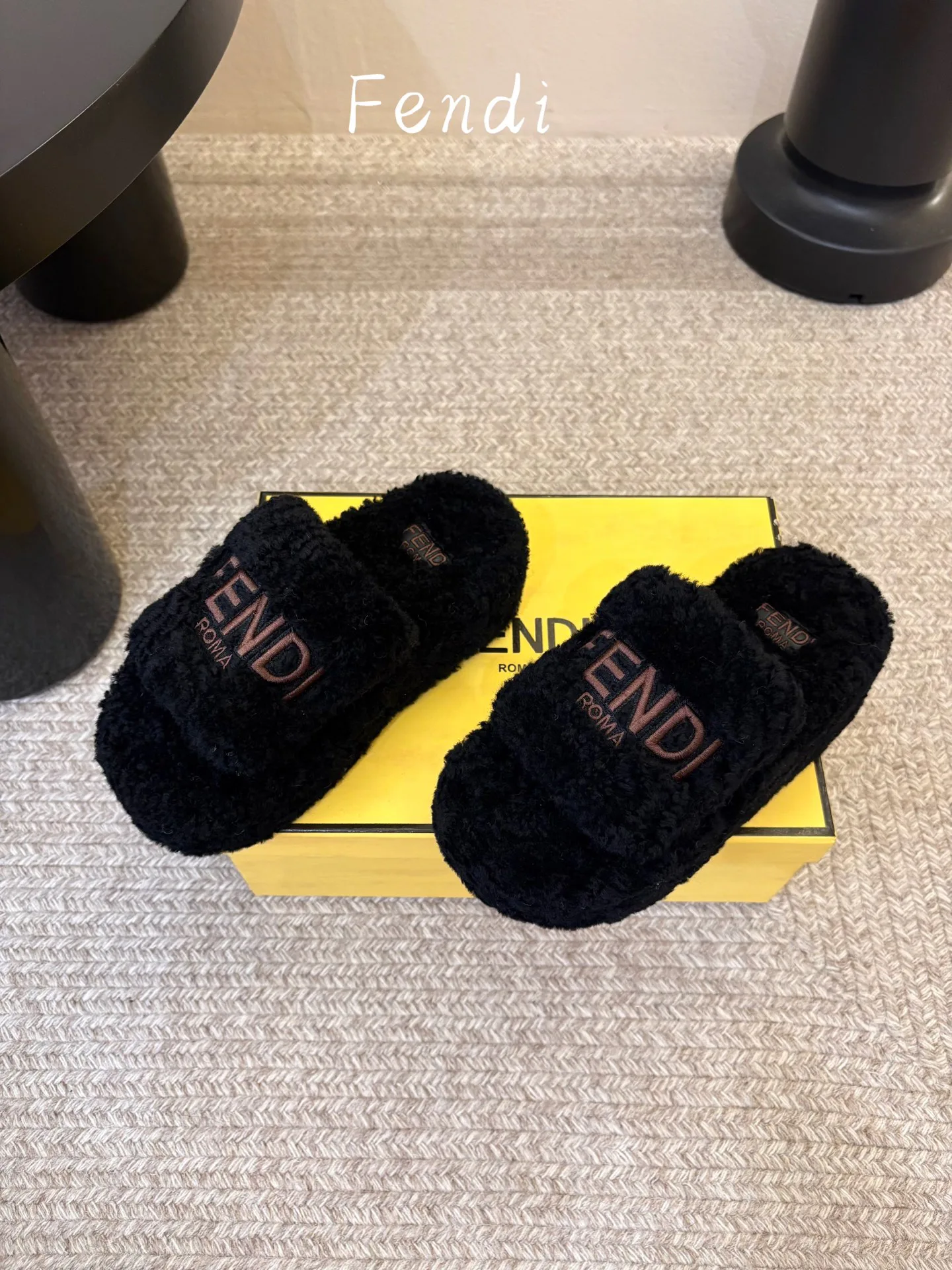 Women's Slippers FENDI 18132911