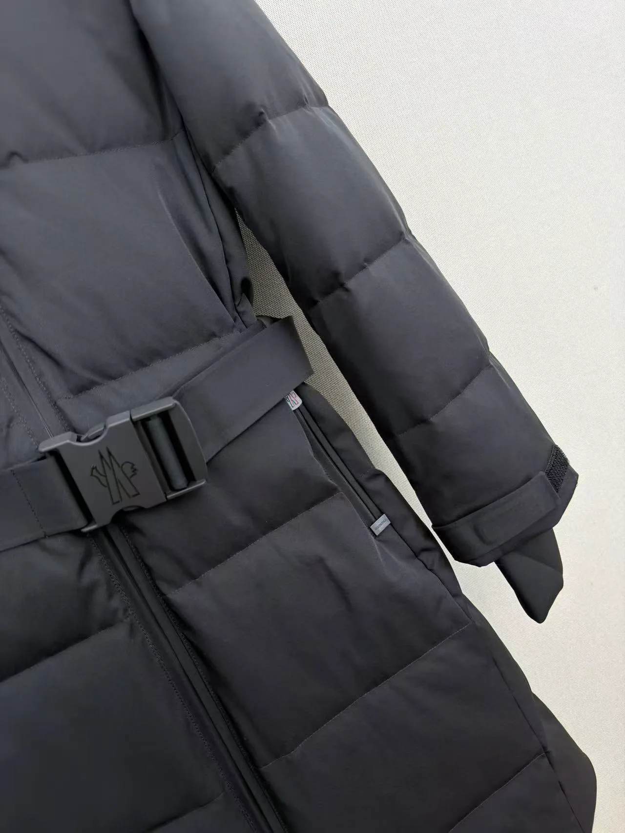 Women's Jackets And Down Jackets MONCLER 18402391