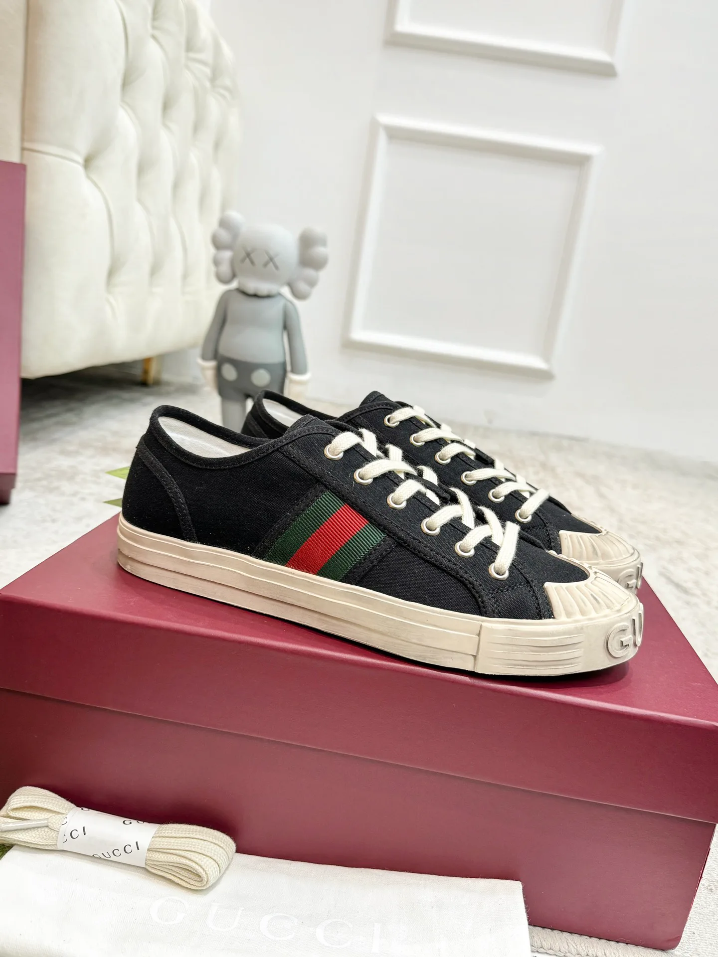 Women's Sneakers GUCCI 18139048
