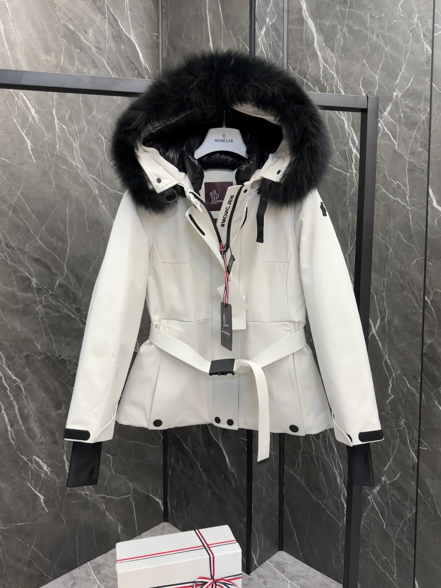 Куртки И Пуховики Женские Moncler 18600094