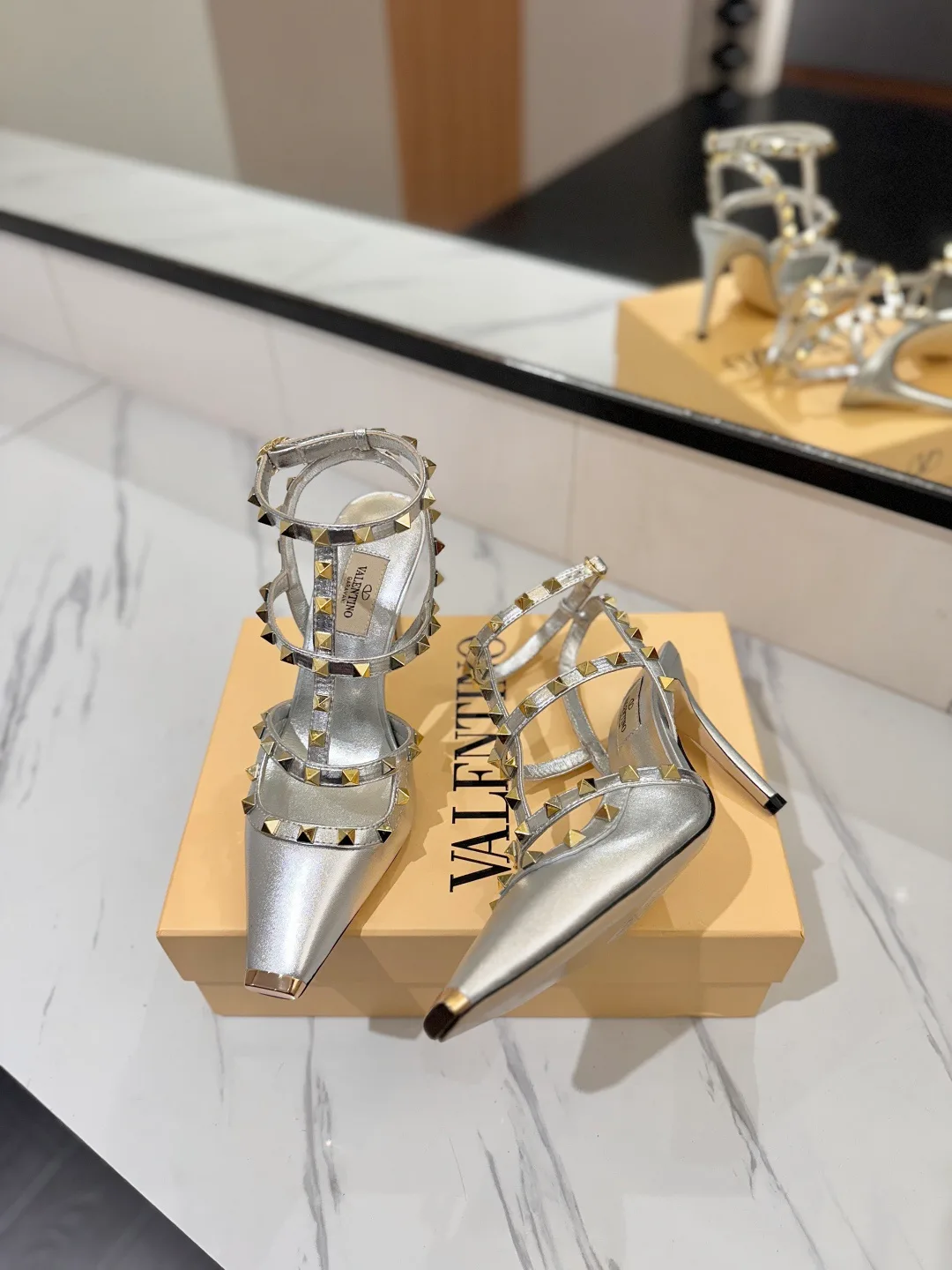 Women's Open-Toe Sandals VALENTINO 17366652