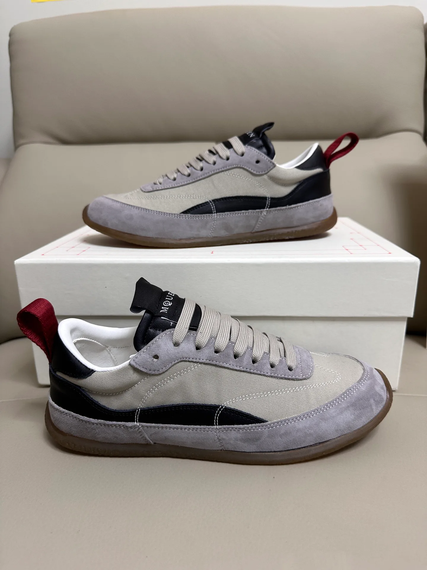 Кроссовки Женские Alexander Mcqueen 18616752