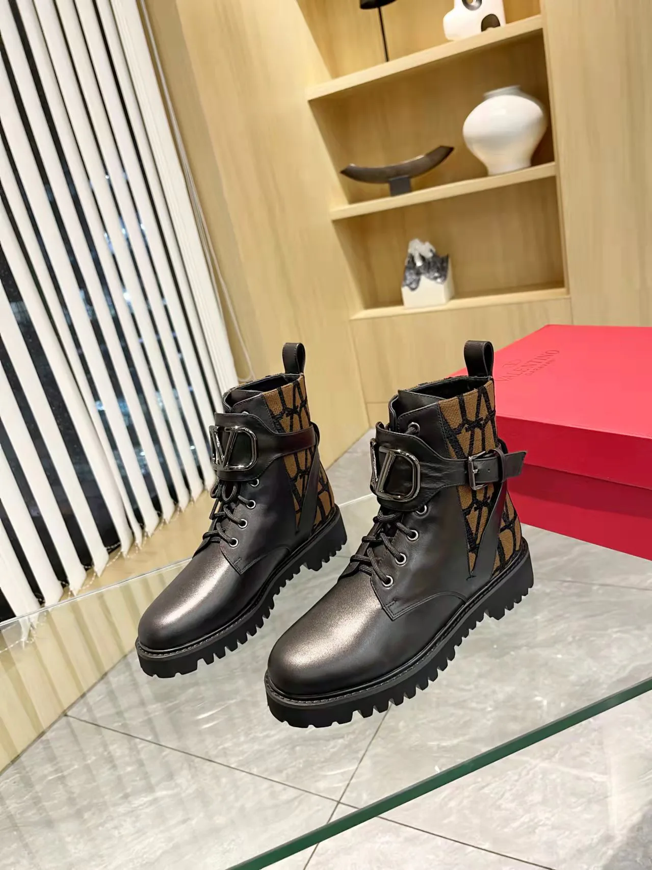 Ботинки Женские Valentino 18616589