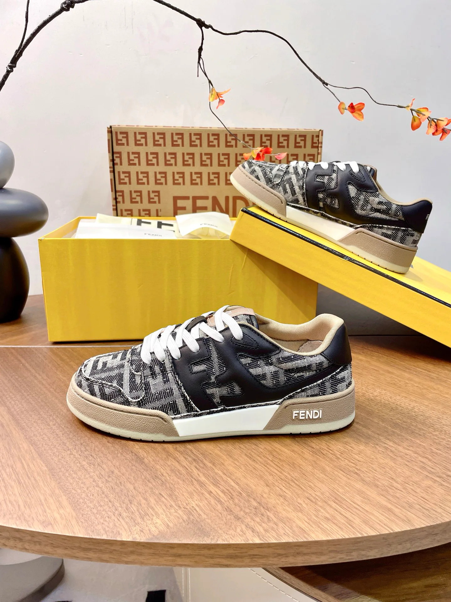 Women's Sneakers FENDI 17957355