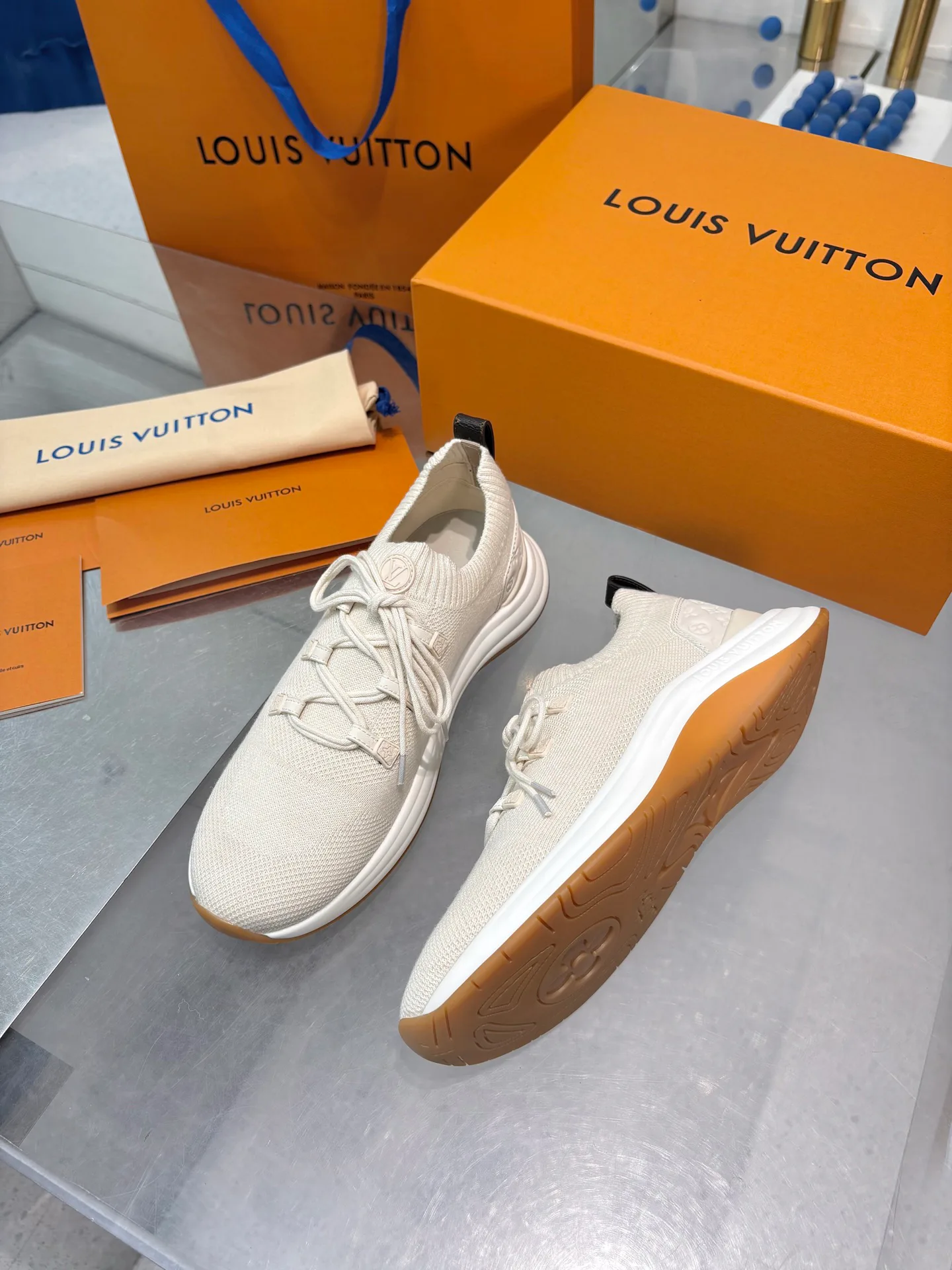 Women's Sneakers LOUIS VUITTON 18055132