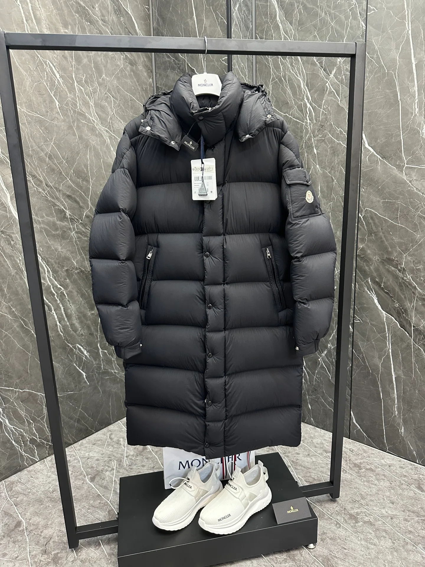 Куртки И Пуховики Мужские Moncler 18684490