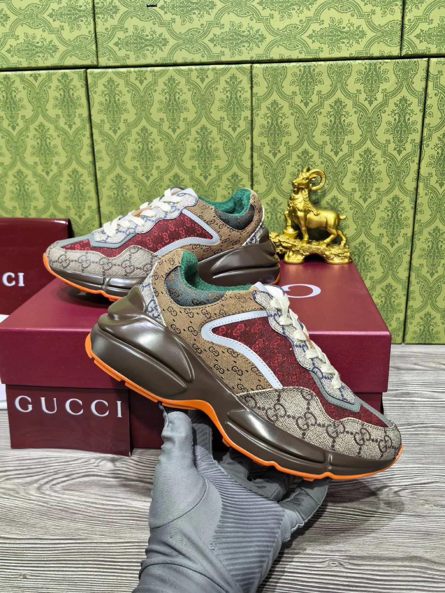 Women's Sneakers GUCCI 18039948