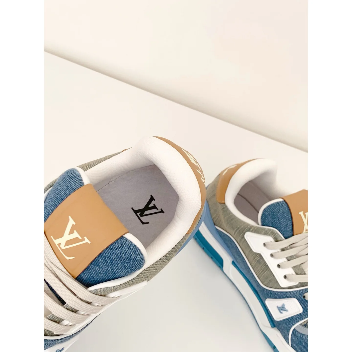 Women's Sneakers LOUIS VUITTON 18375881