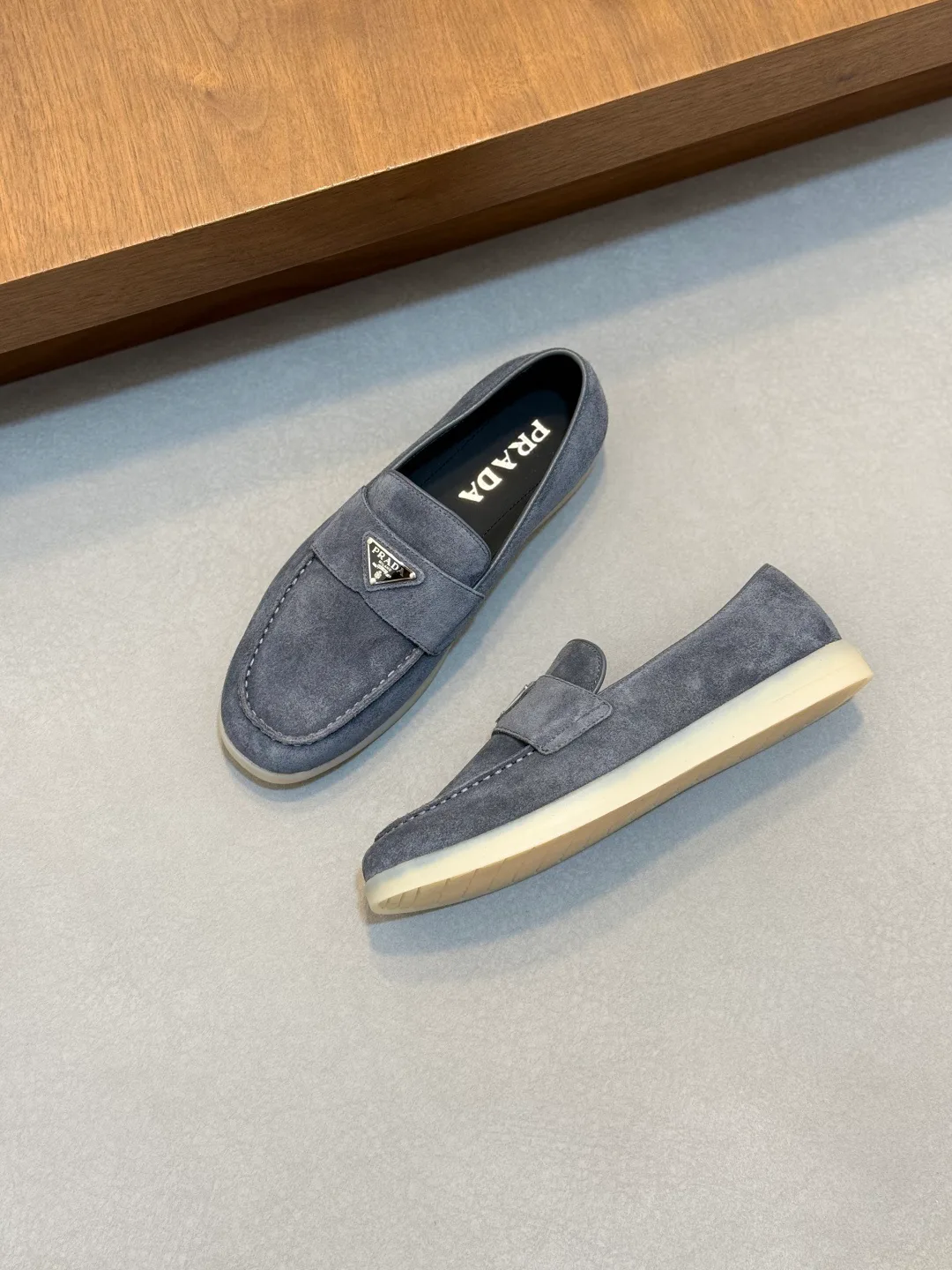 Men's Loafers And Dress Shoes PRADA 18100290