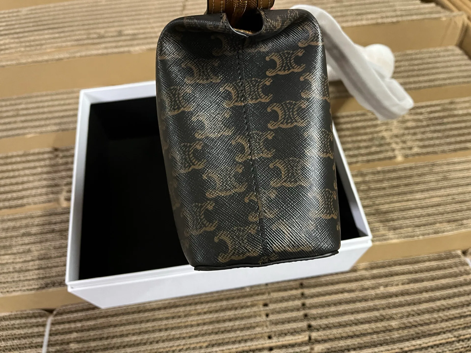 Women's Classic Handbags CELINE 18223207
