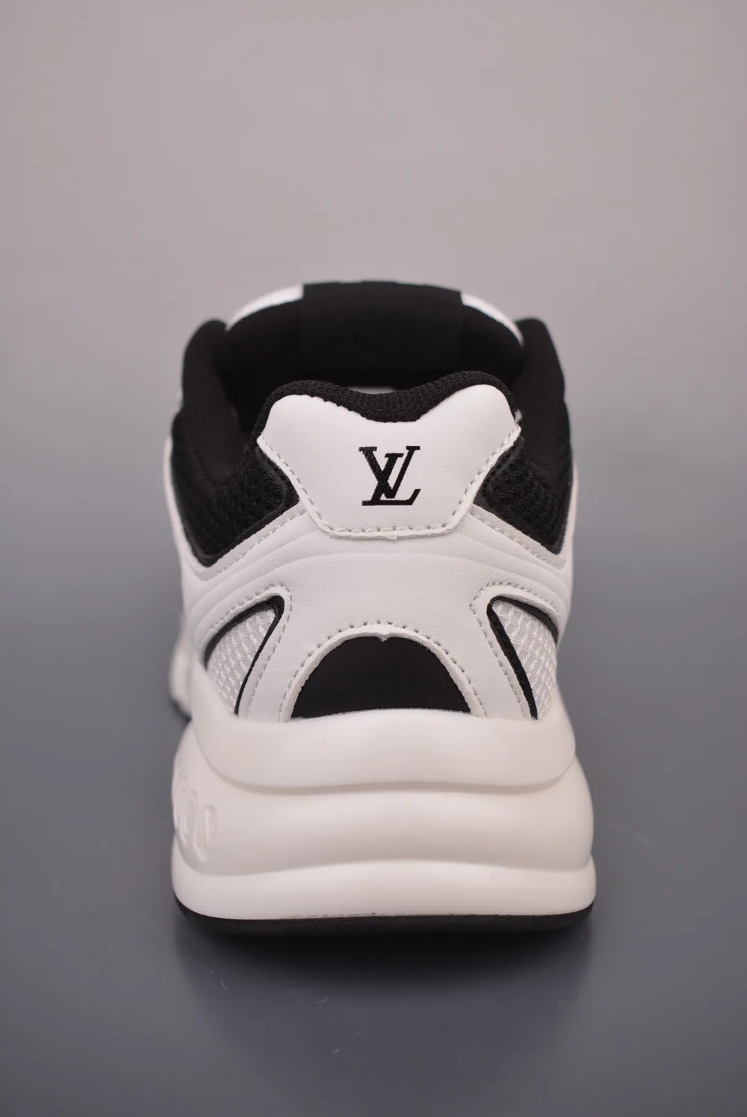 Men's Sneakers LOUIS VUITTON 17429982