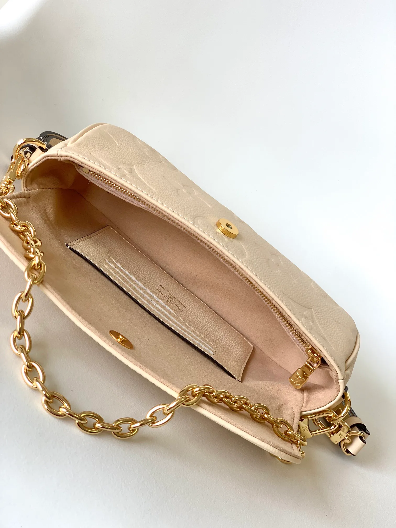 Women's Classic Handbags LOUIS VUITTON 17949184