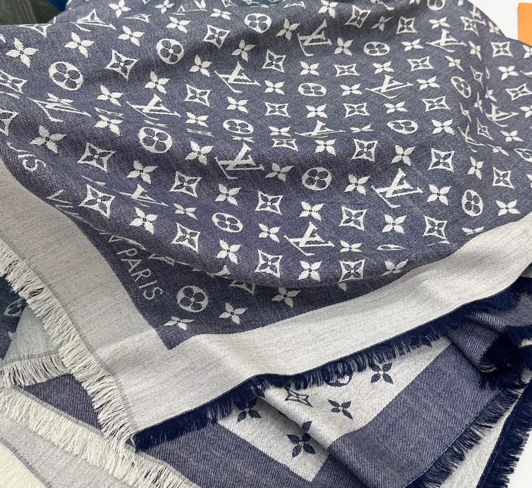 Scarves LOUIS VUITTON 17805235