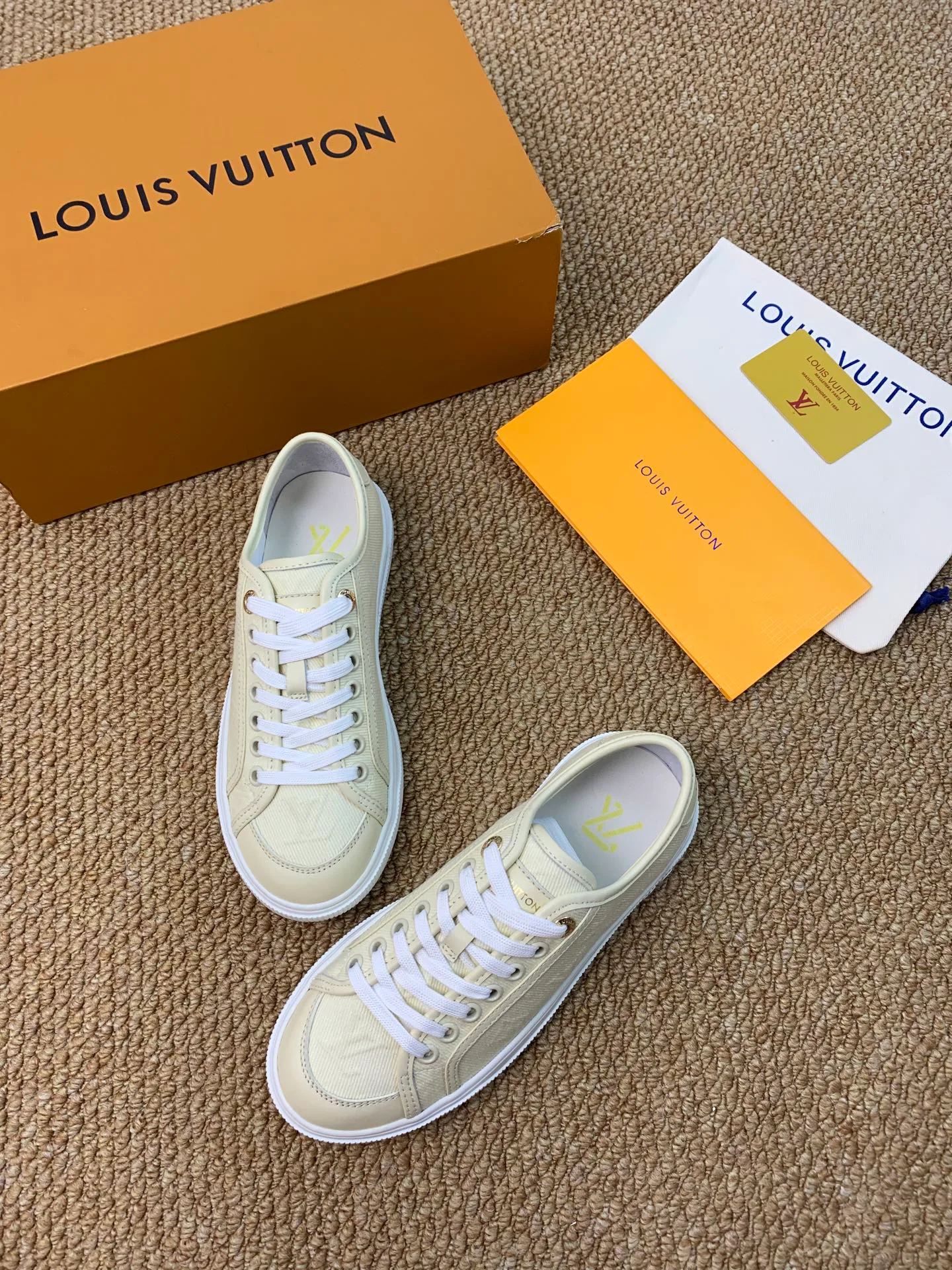 Women's Sneakers LOUIS VUITTON 17545207