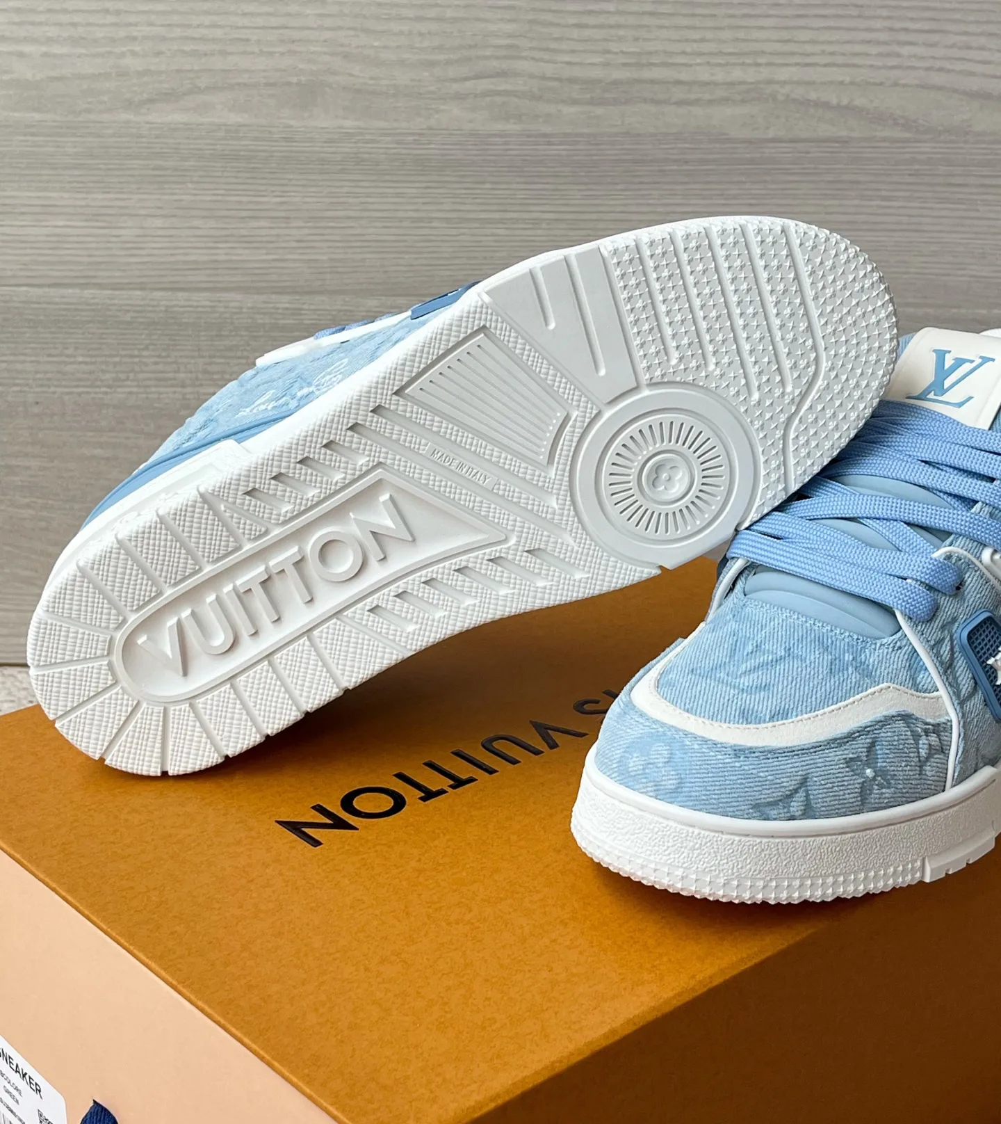 Women's Sneakers LOUIS VUITTON 17972118