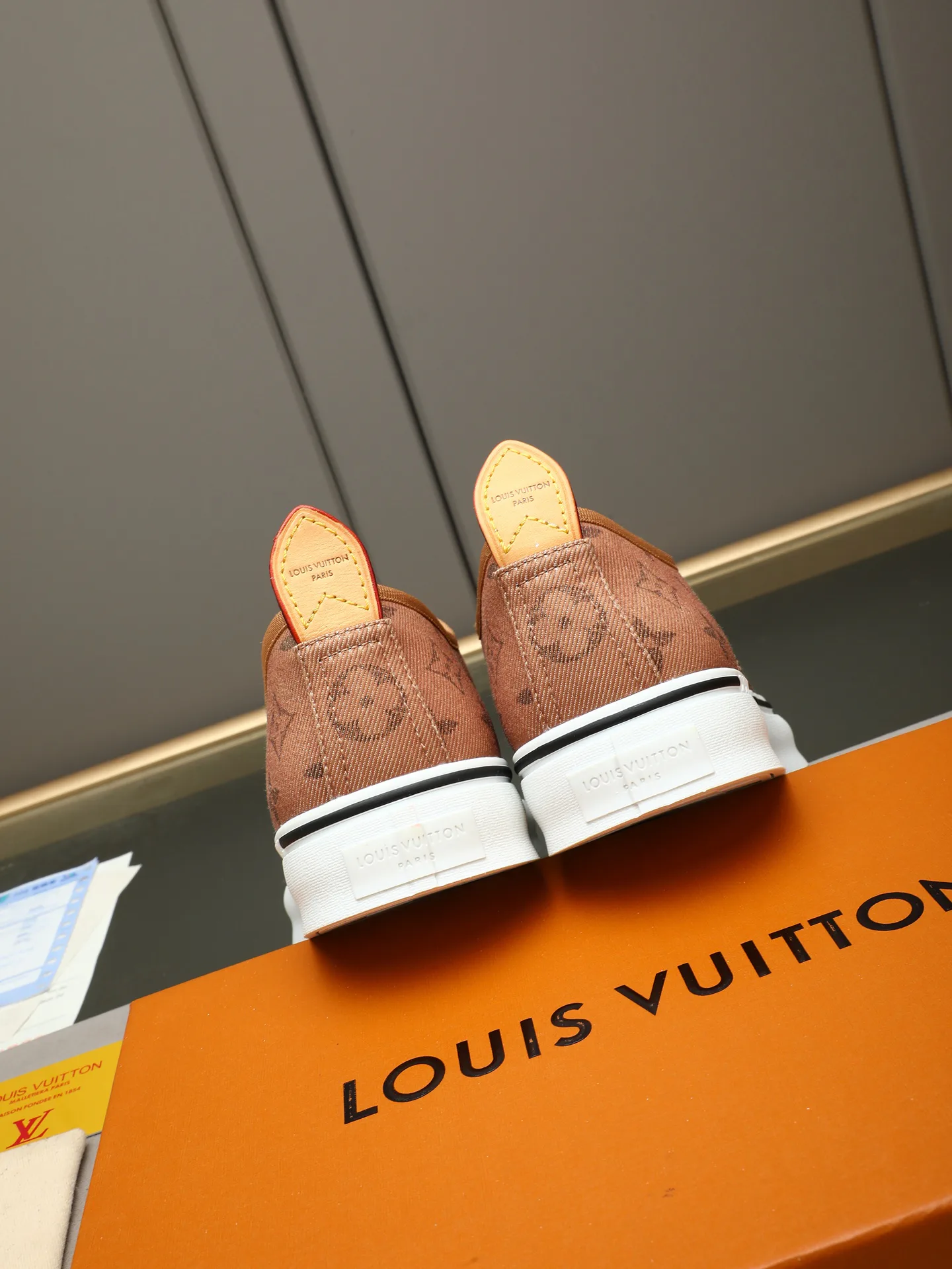 Women's Sneakers LOUIS VUITTON 17947260