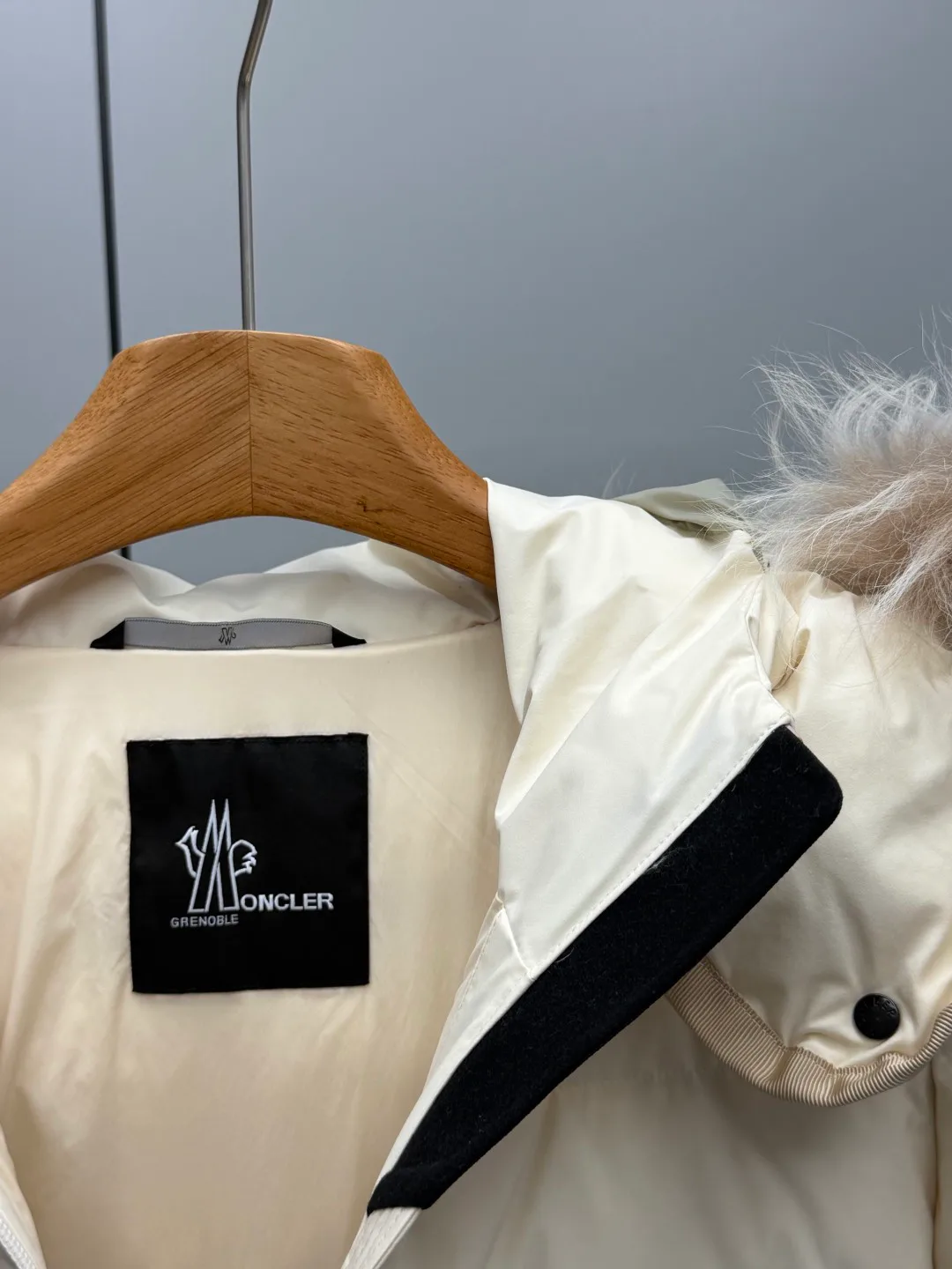 Men's Jackets And Down Jackets MONCLER 17866056