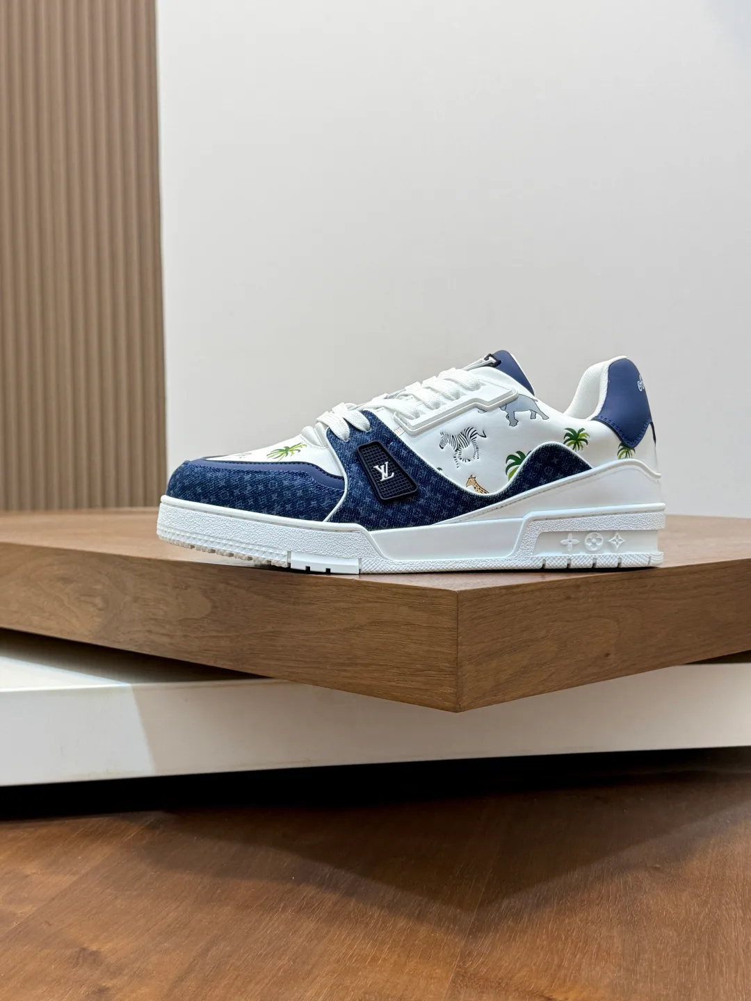 Men's Sneakers LOUIS VUITTON 18234376