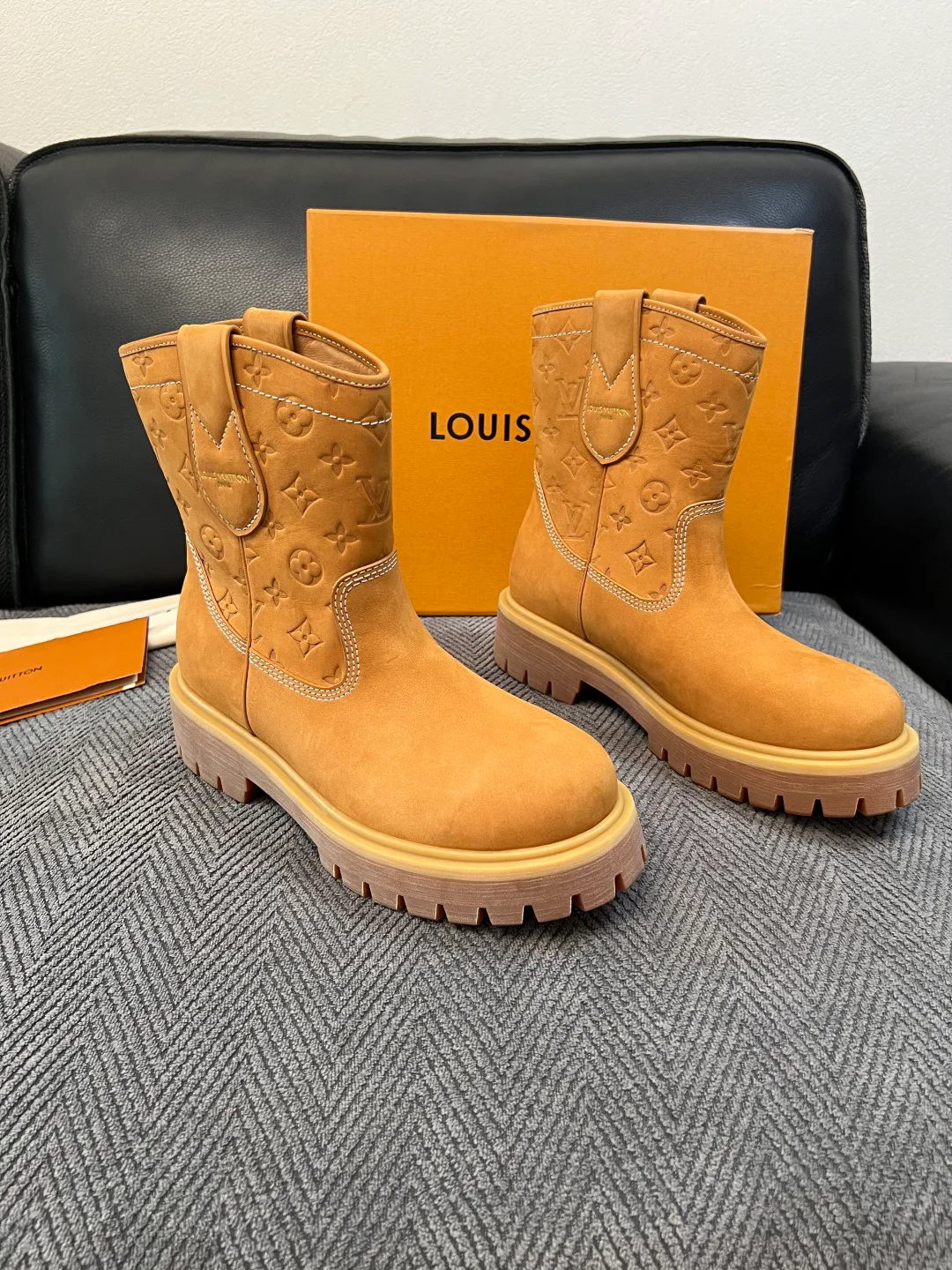 Men's Ankle Boots LOUIS VUITTON 18417477