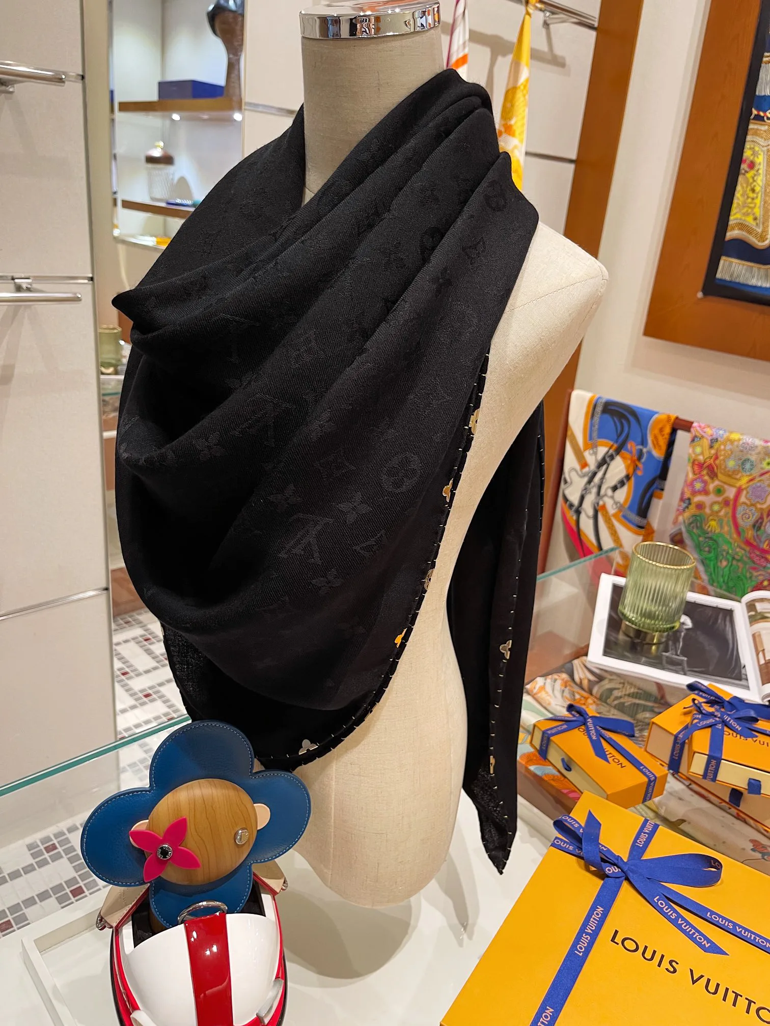 Scarves LOUIS VUITTON 17754368
