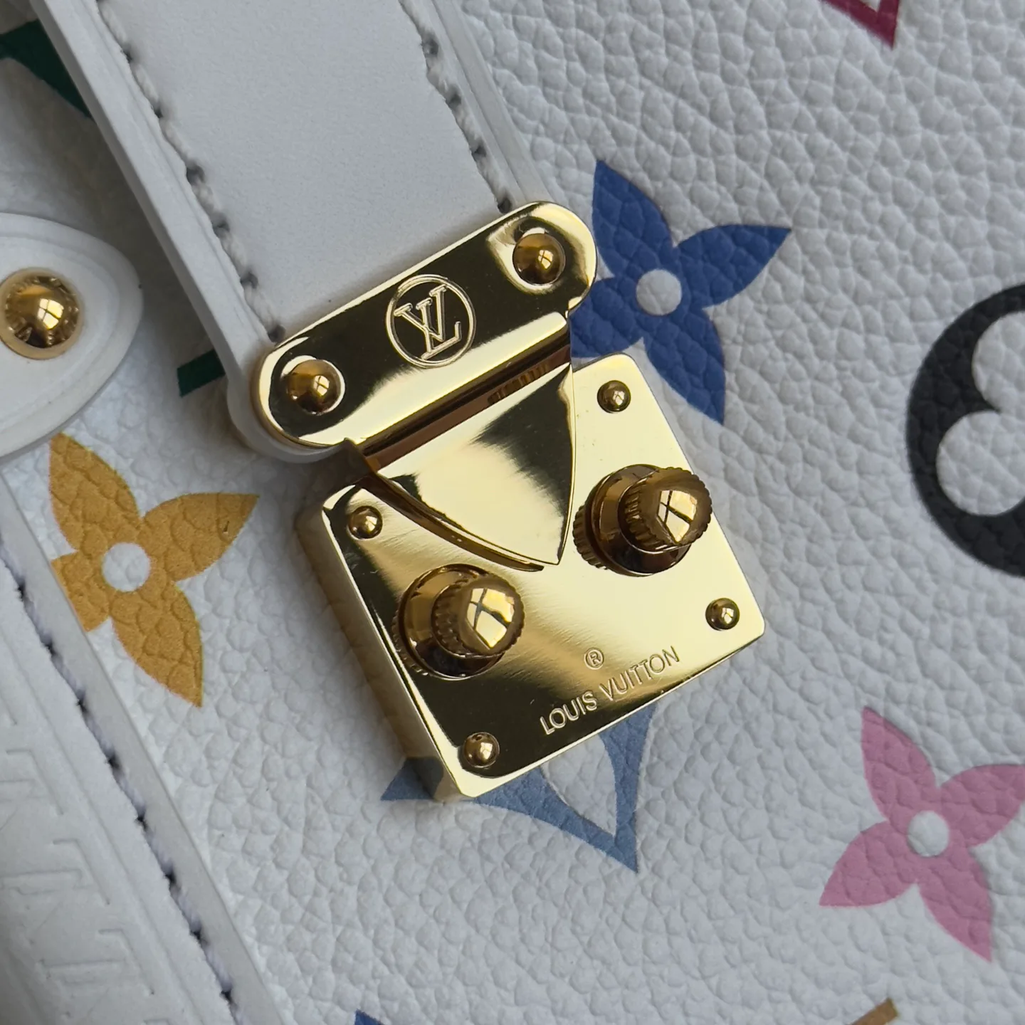 Women's Classic Handbags LOUIS VUITTON 18376447