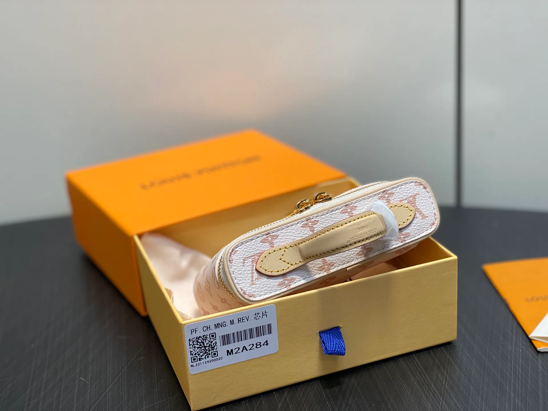 Клатчи Женские Louis Vuitton 18644359