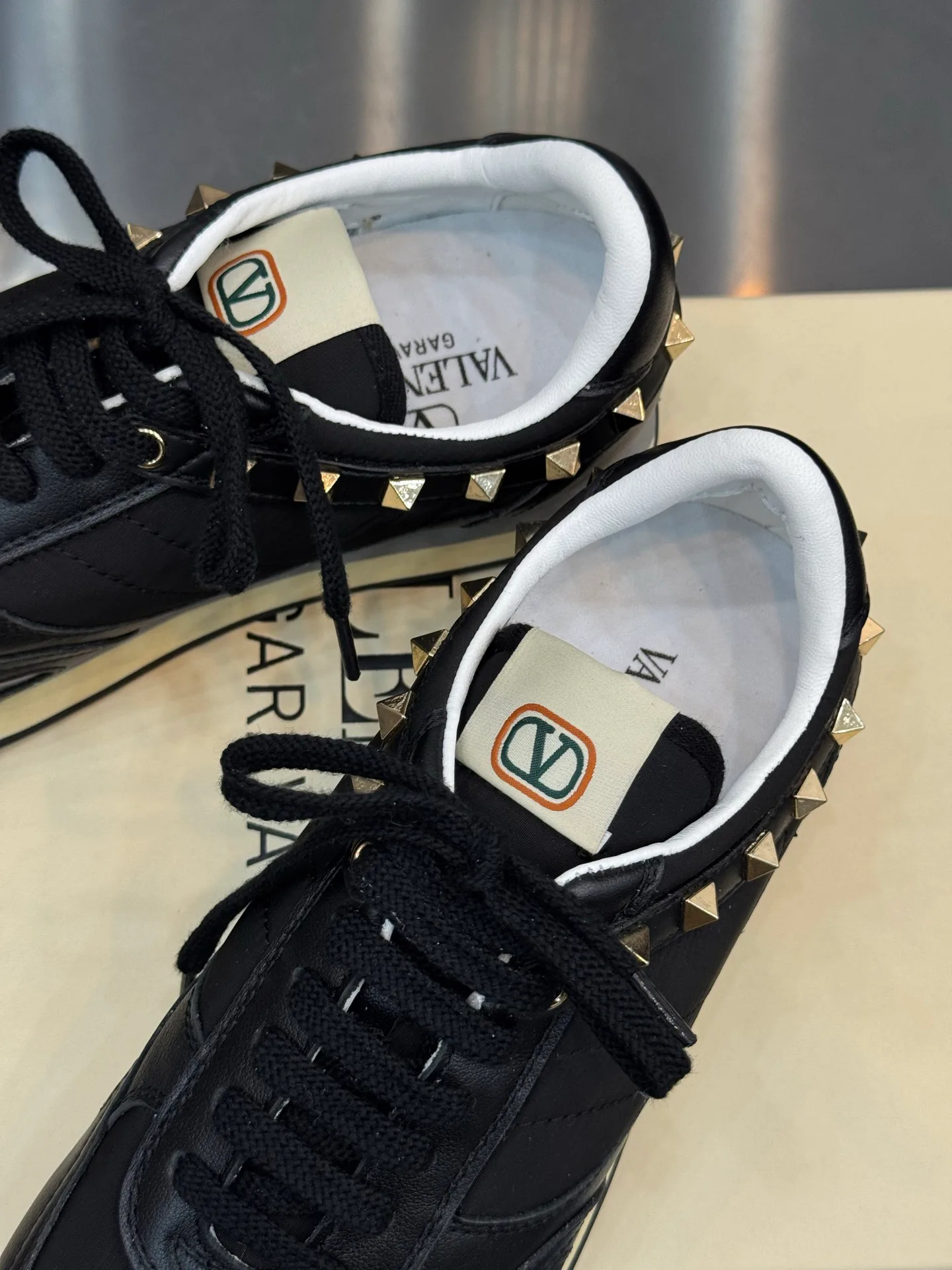 Women's Sneakers VALENTINO 18202513