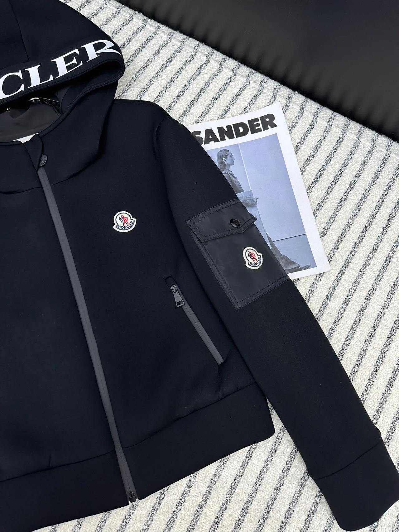 Women's Jackets And Down Jackets MONCLER 17898979