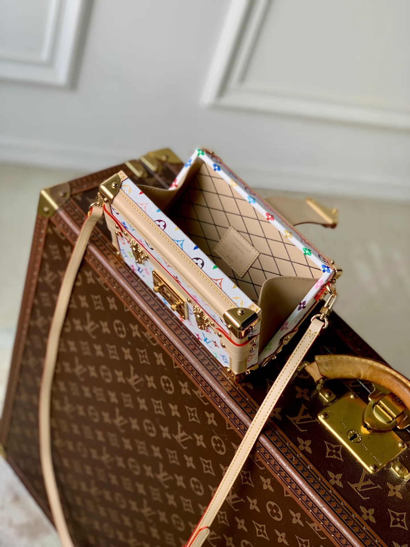 Women's Classic Handbags LOUIS VUITTON 18412568