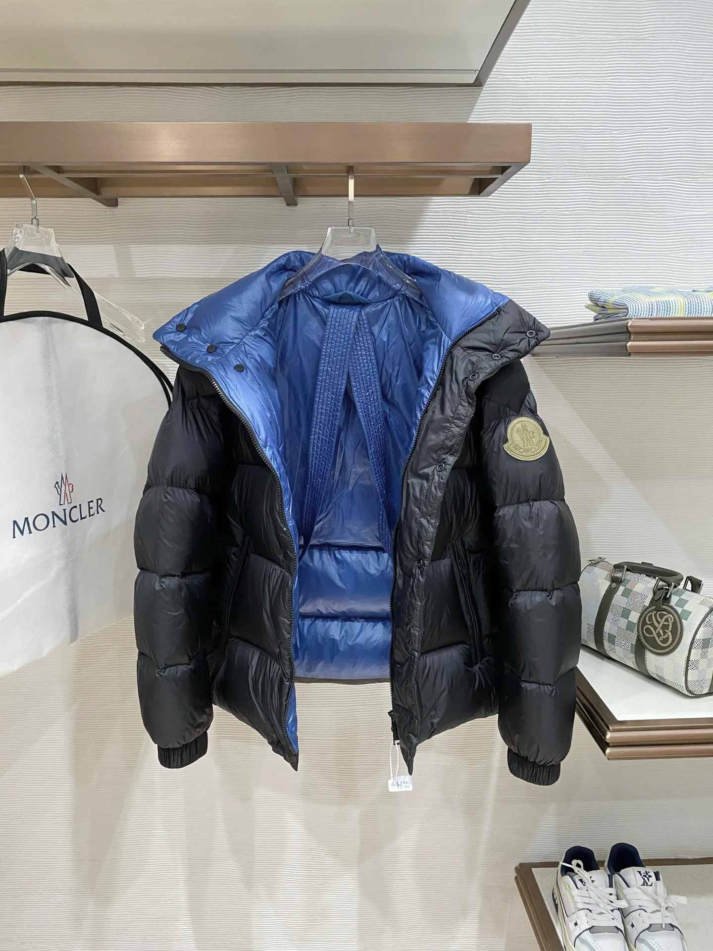 Men's Jackets And Down Jackets MONCLER 18097981