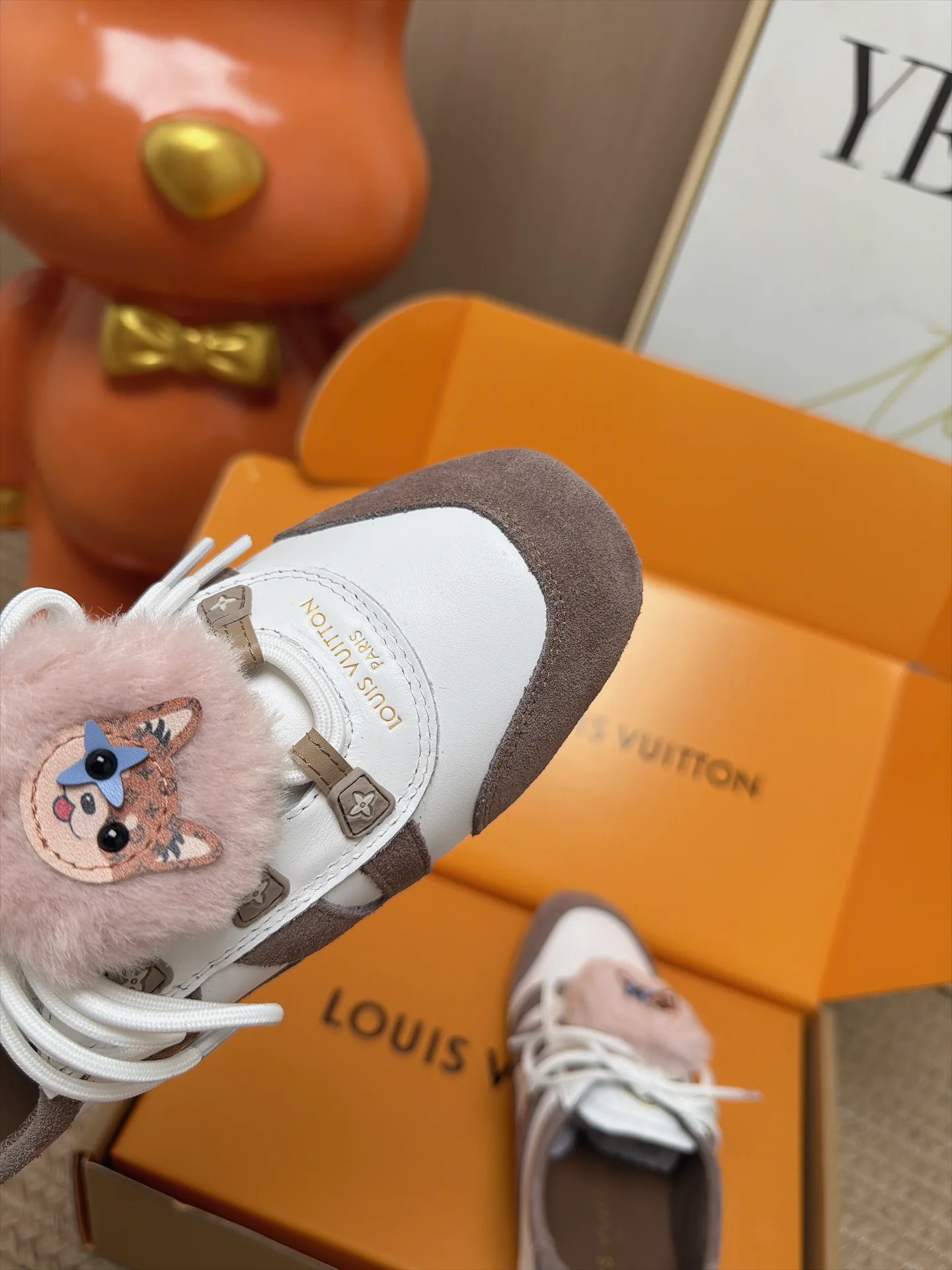 Women's Sneakers LOUIS VUITTON 18063008