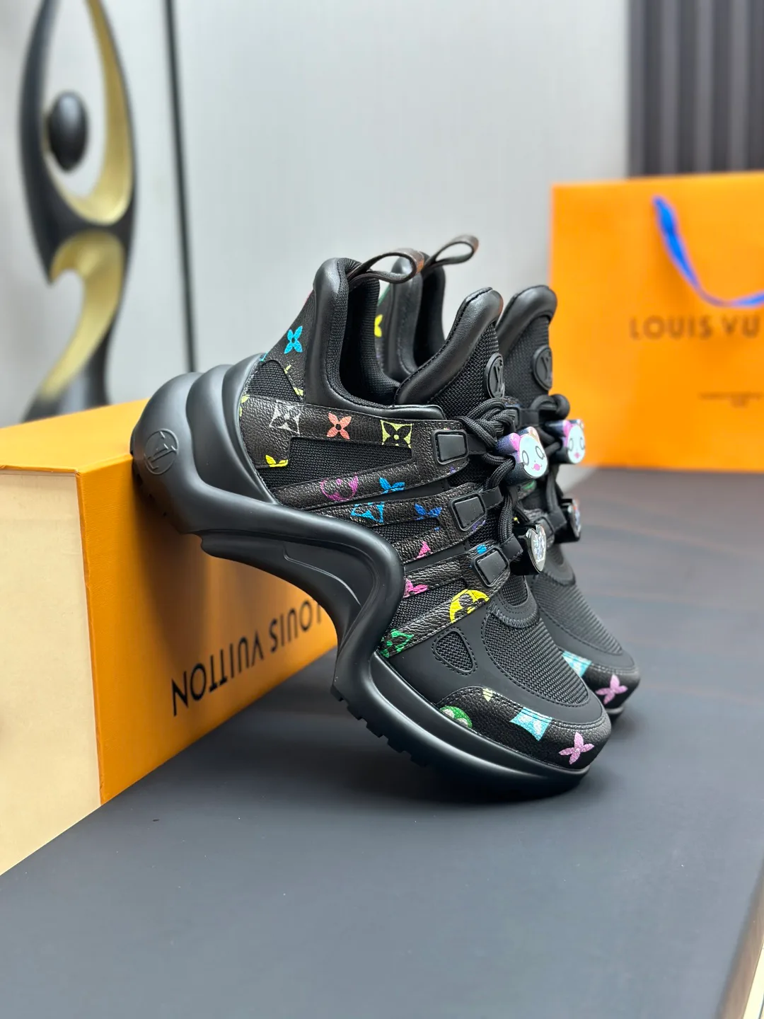 Women's Sneakers LOUIS VUITTON 18212000
