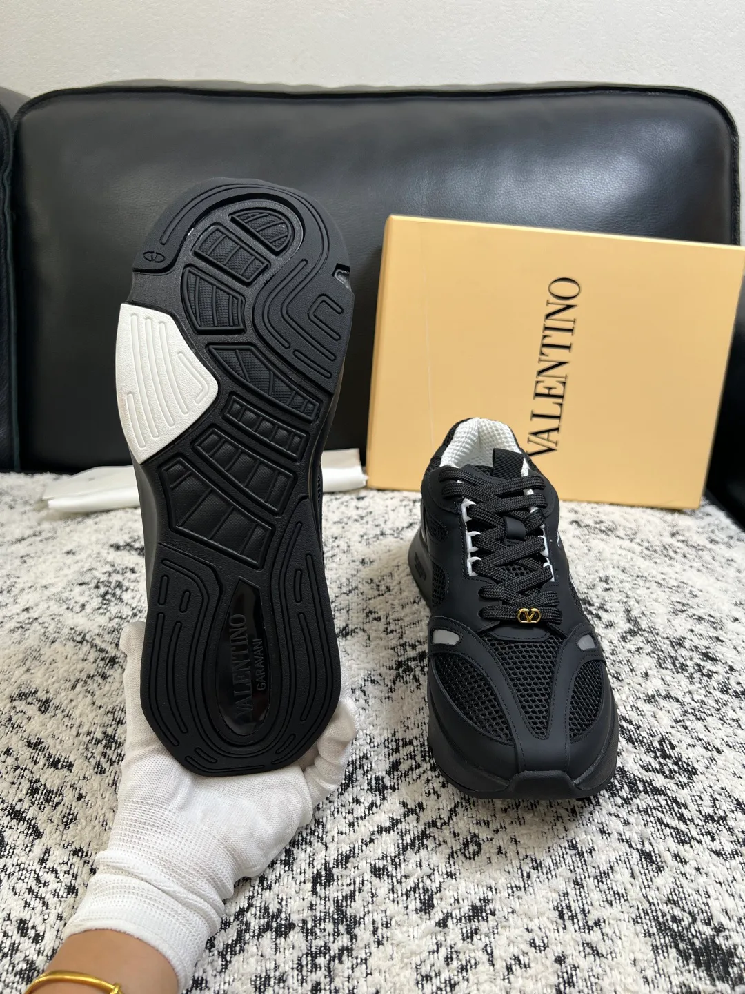 Men's Sneakers VALENTINO 17429899