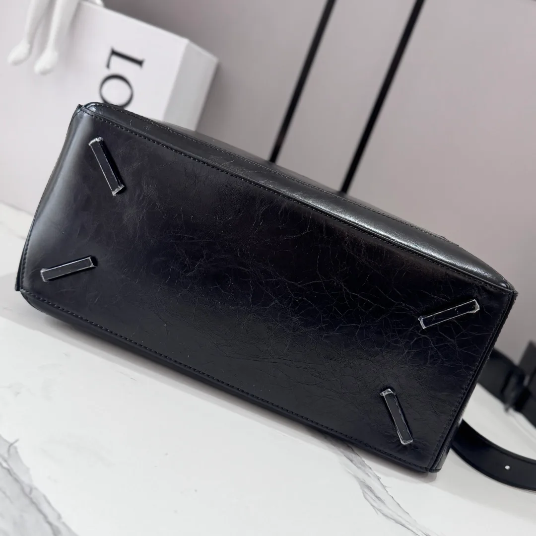 Women's Classic Handbags LOEWE 17818155