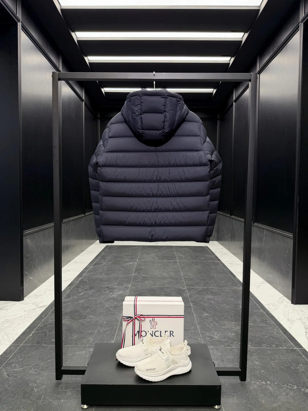 Men's Jackets And Down Jackets MONCLER 18416879