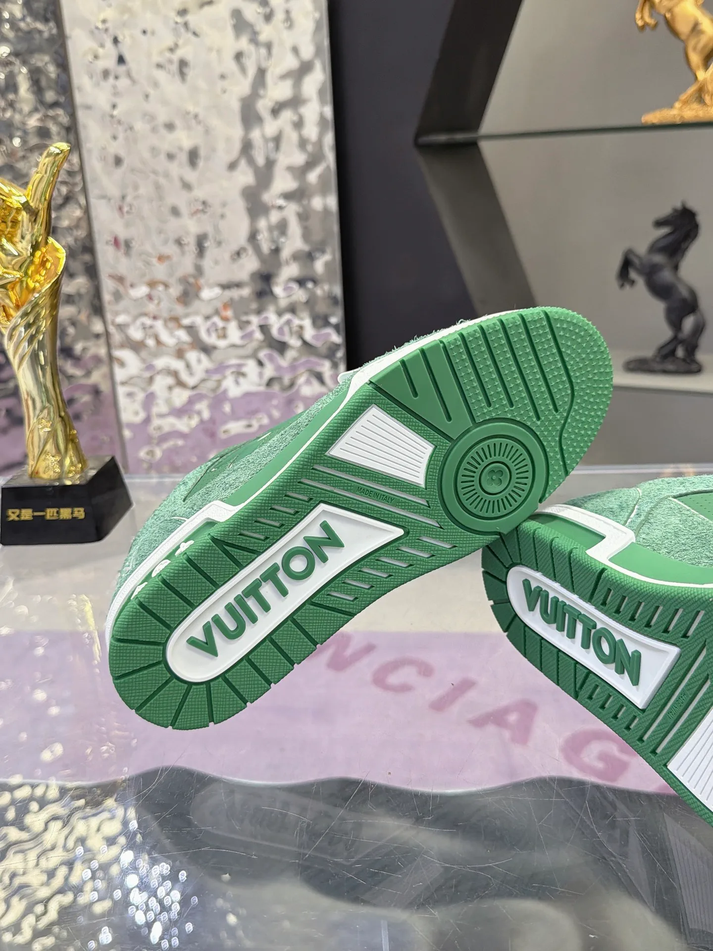 Women's Sneakers LOUIS VUITTON 17740573