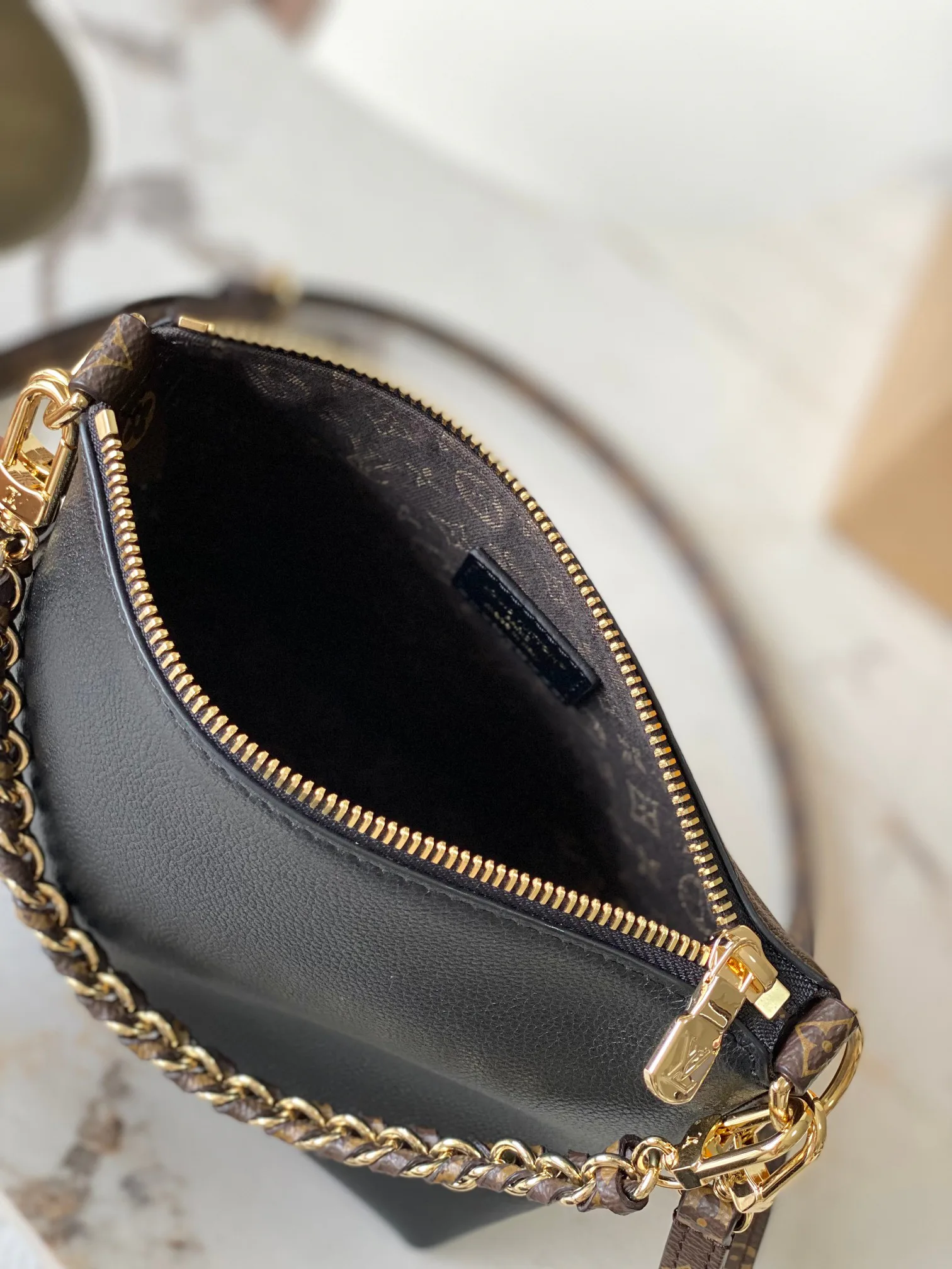 Women's Classic Handbags LOUIS VUITTON 18170485