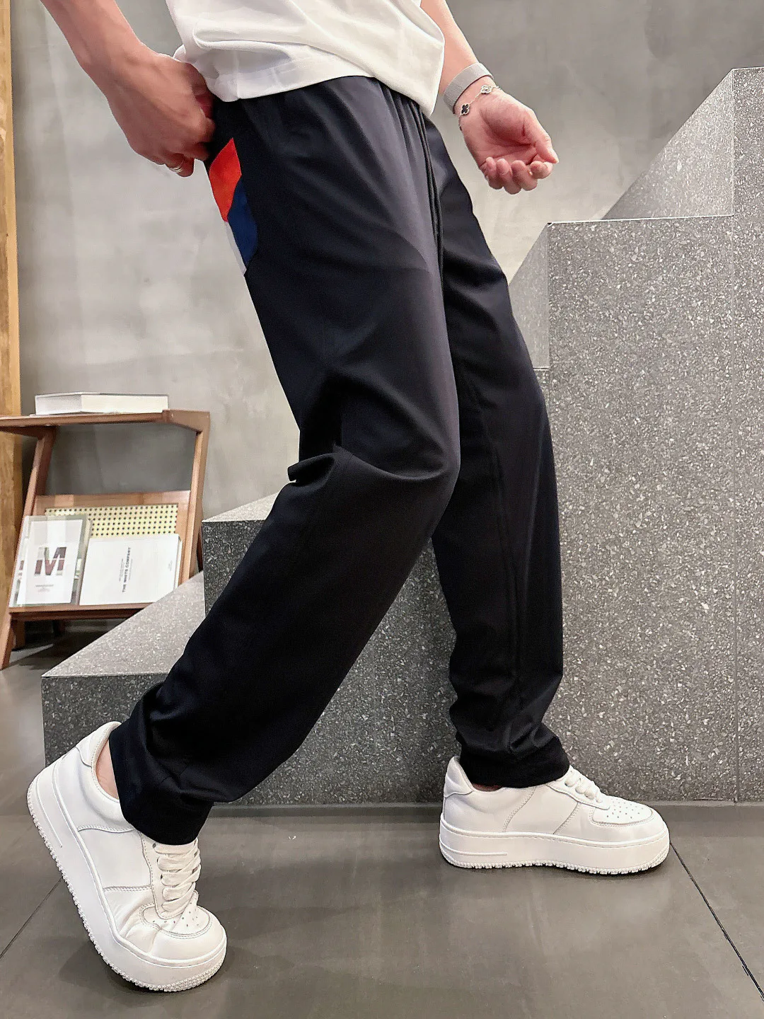 Men's Trousers MONCLER 18097666