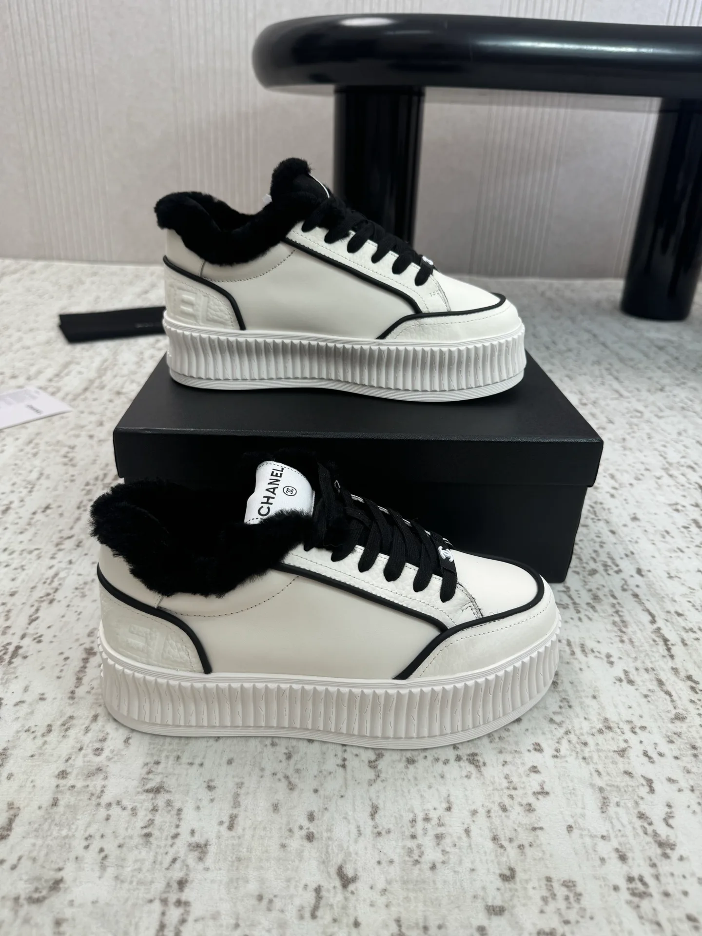 Women's Sneakers CHANEL 19576929