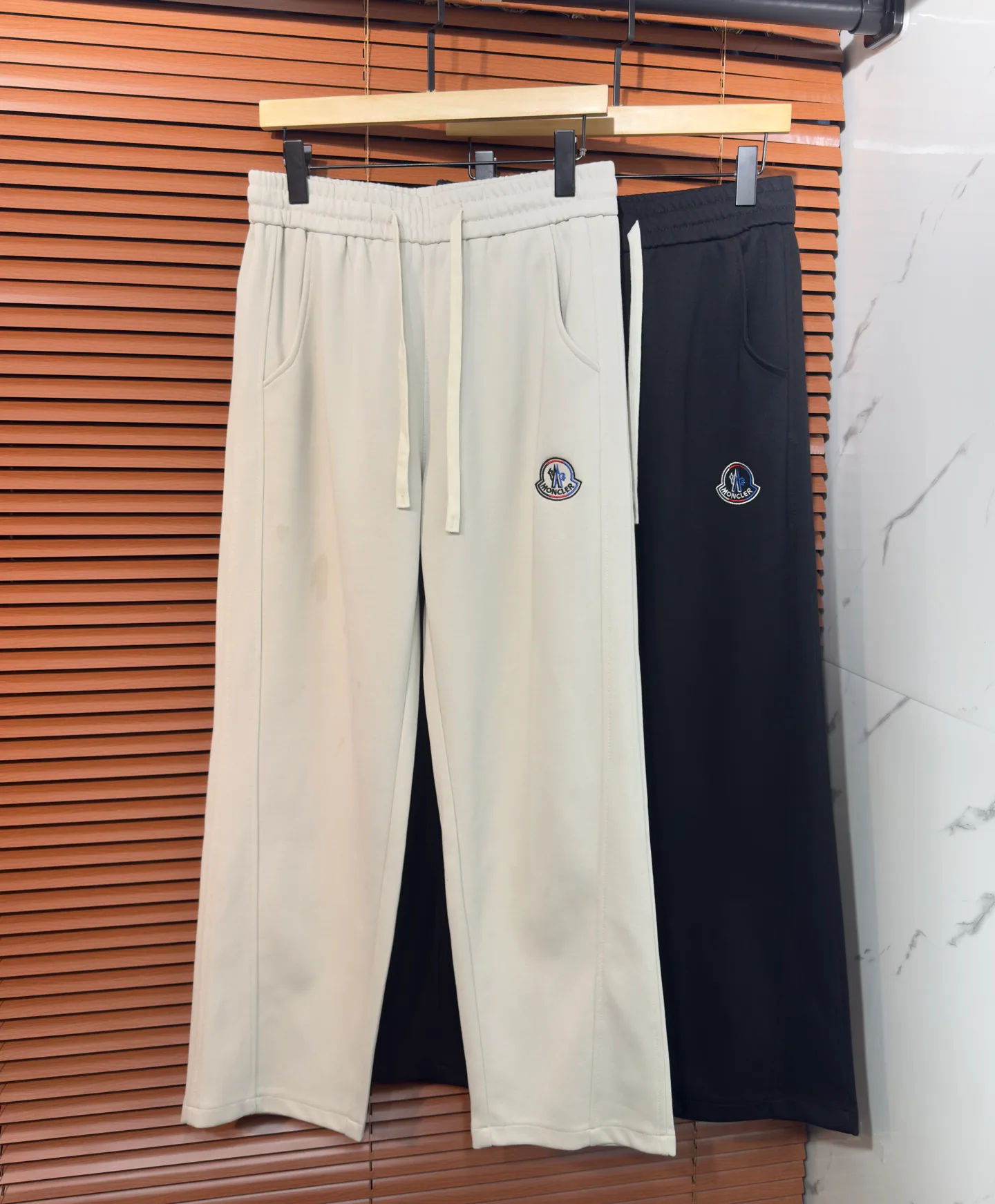 Men's Trousers MONCLER 18098312