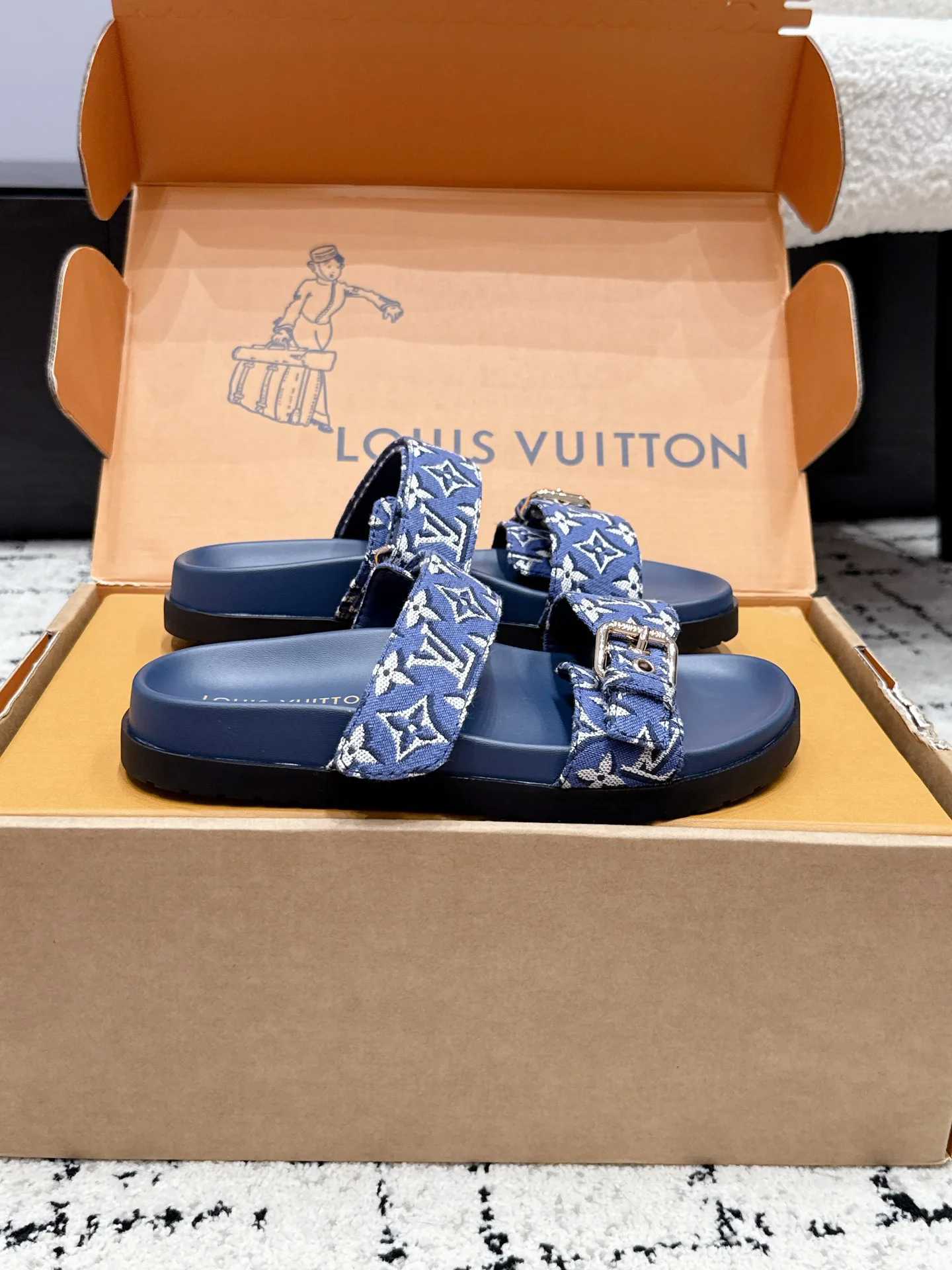 Women's Flip-Flops LOUIS VUITTON 17522808