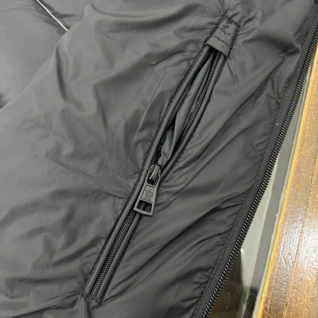 Women's Vests MONCLER 18001990