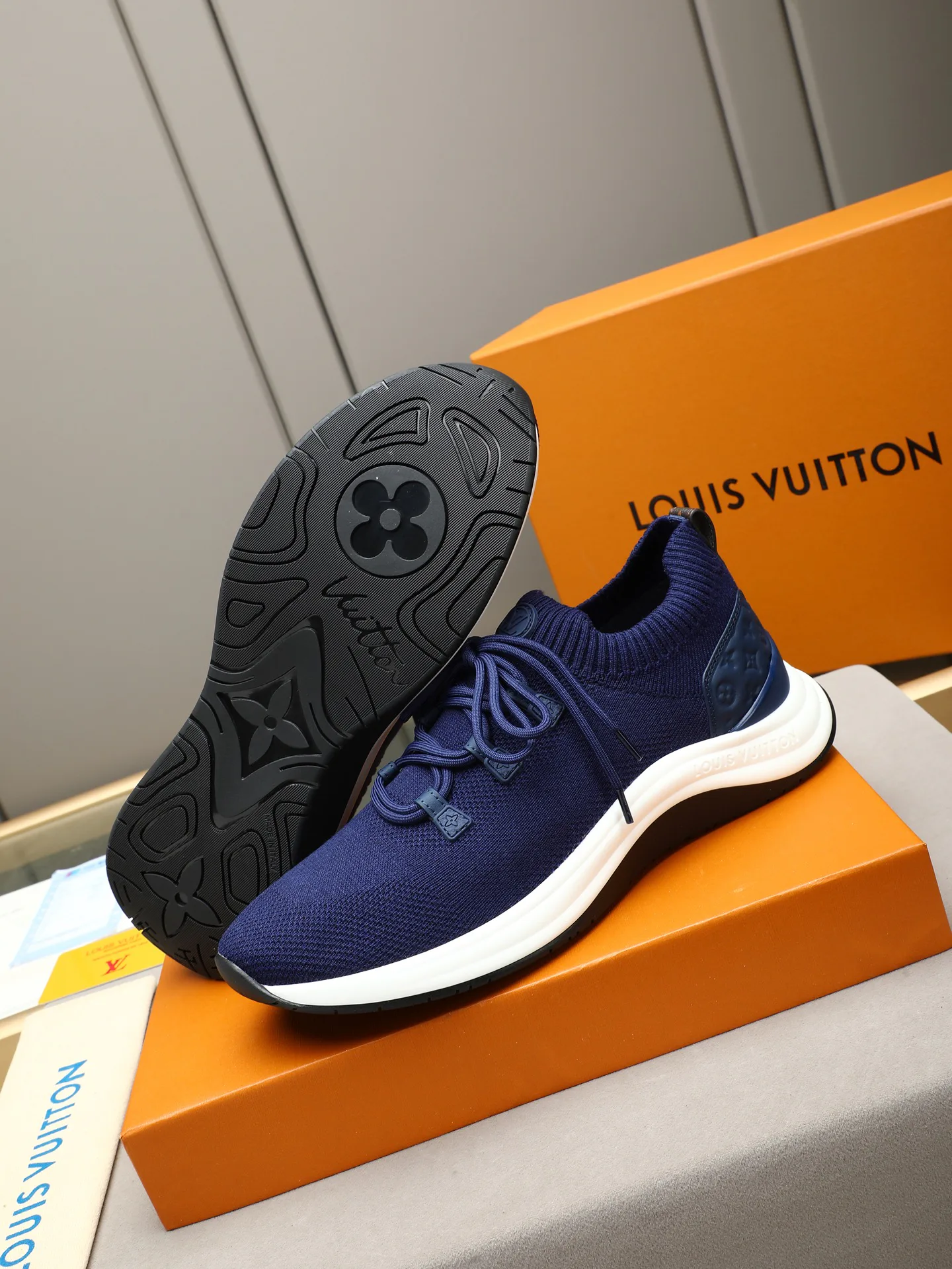Women's Sneakers LOUIS VUITTON 17947270
