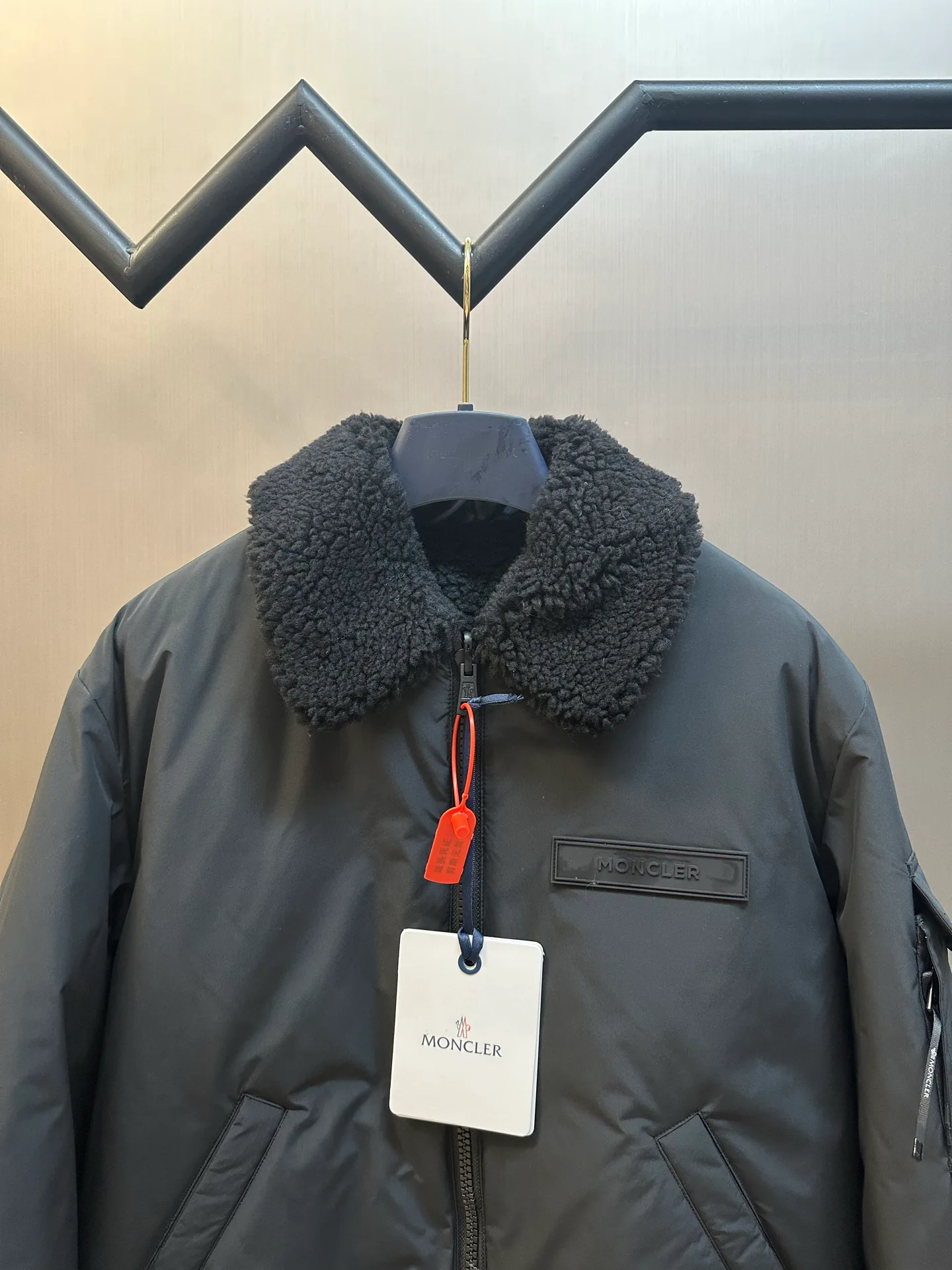 Men's Jackets And Down Jackets MONCLER 18483182