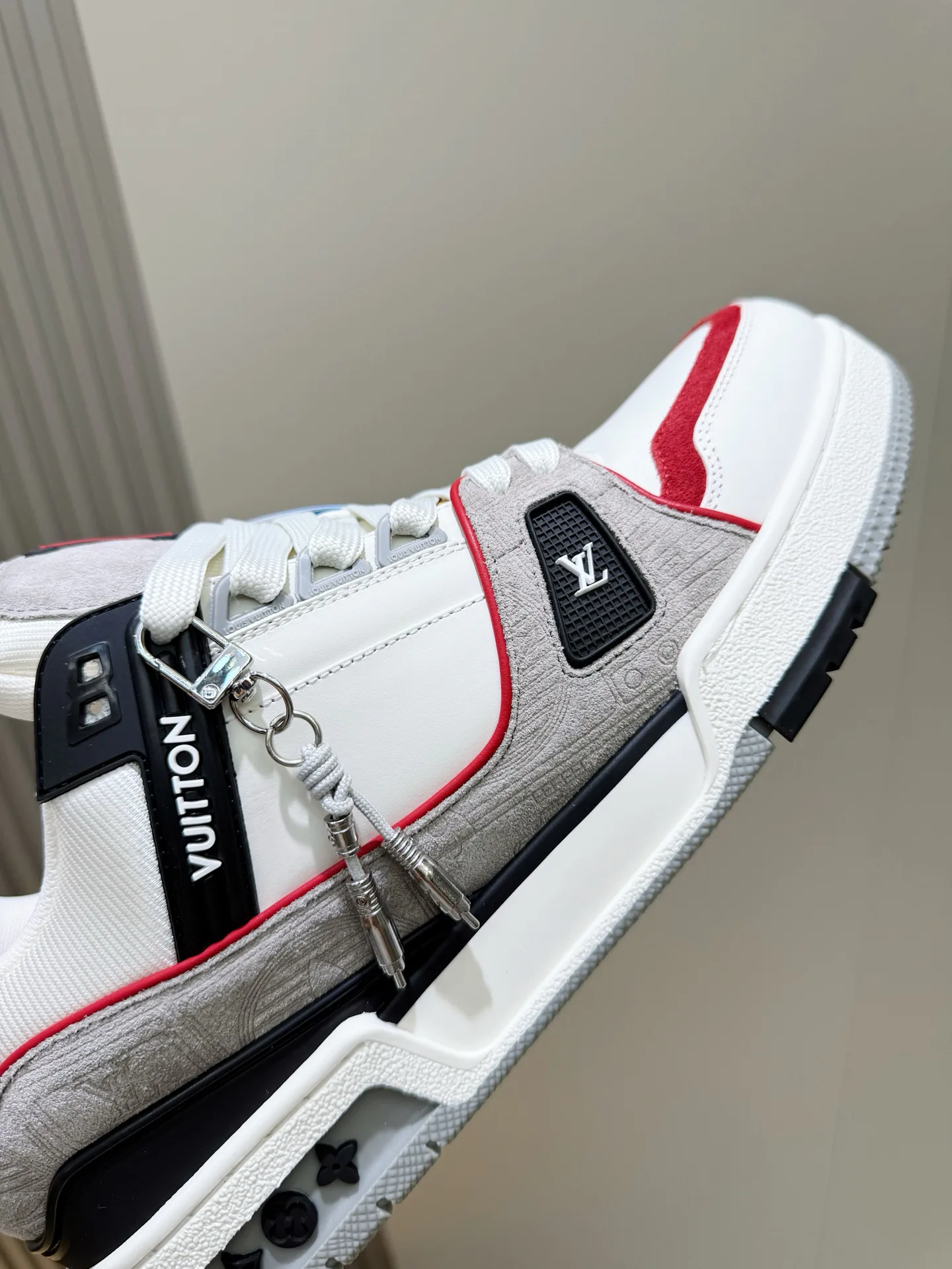 Men's Sneakers LOUIS VUITTON 18400372
