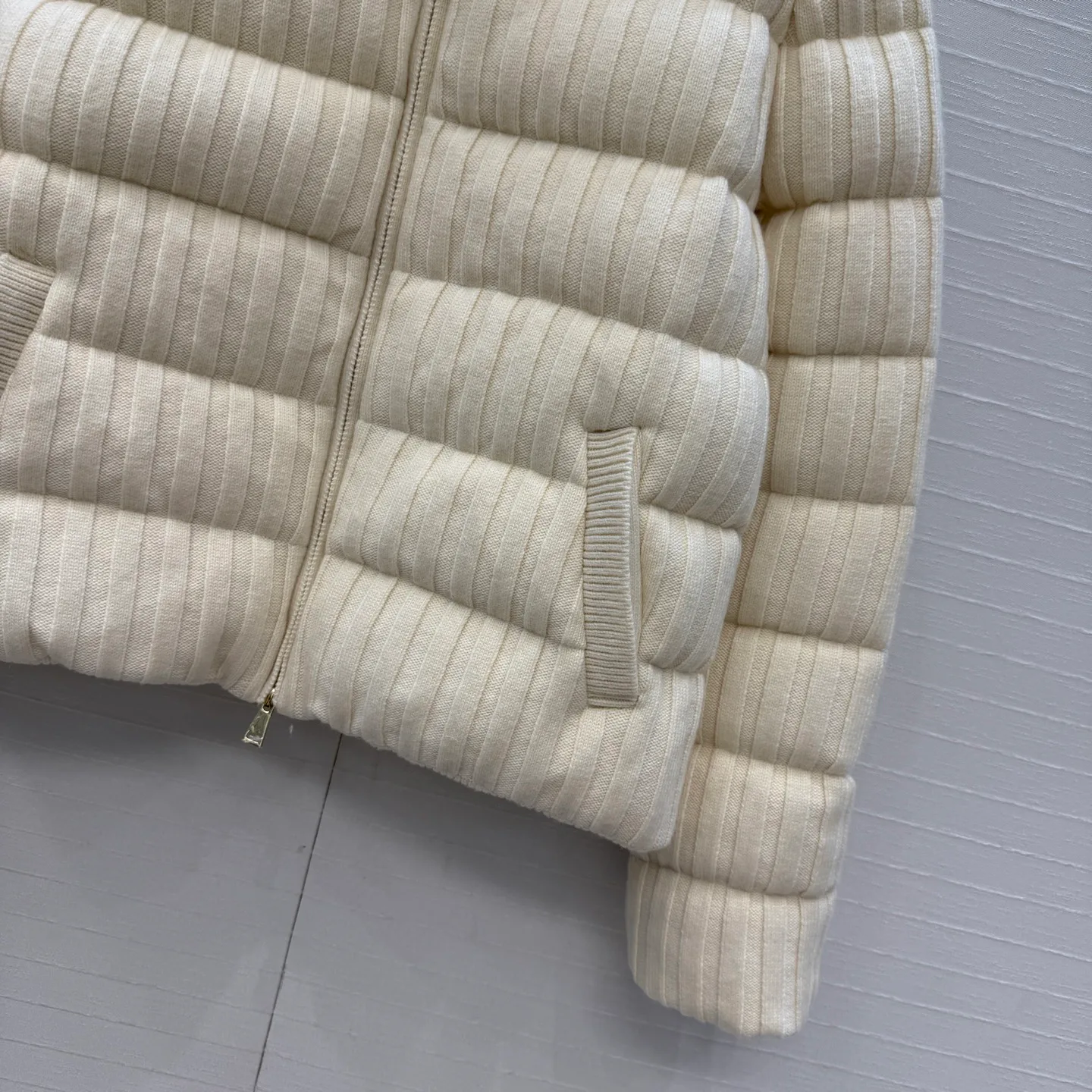 Women's Jackets And Down Jackets MONCLER 18325195