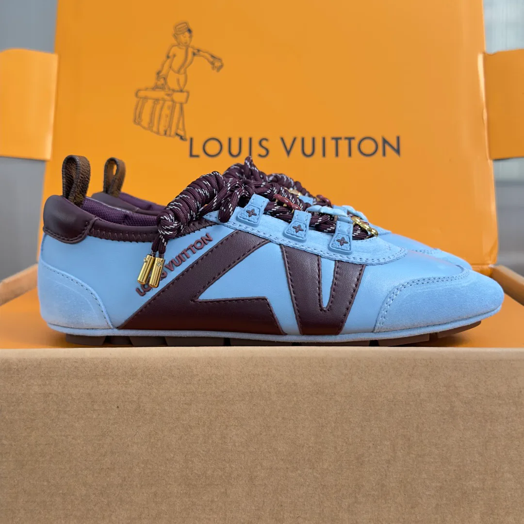 Women's Sneakers LOUIS VUITTON 17950638