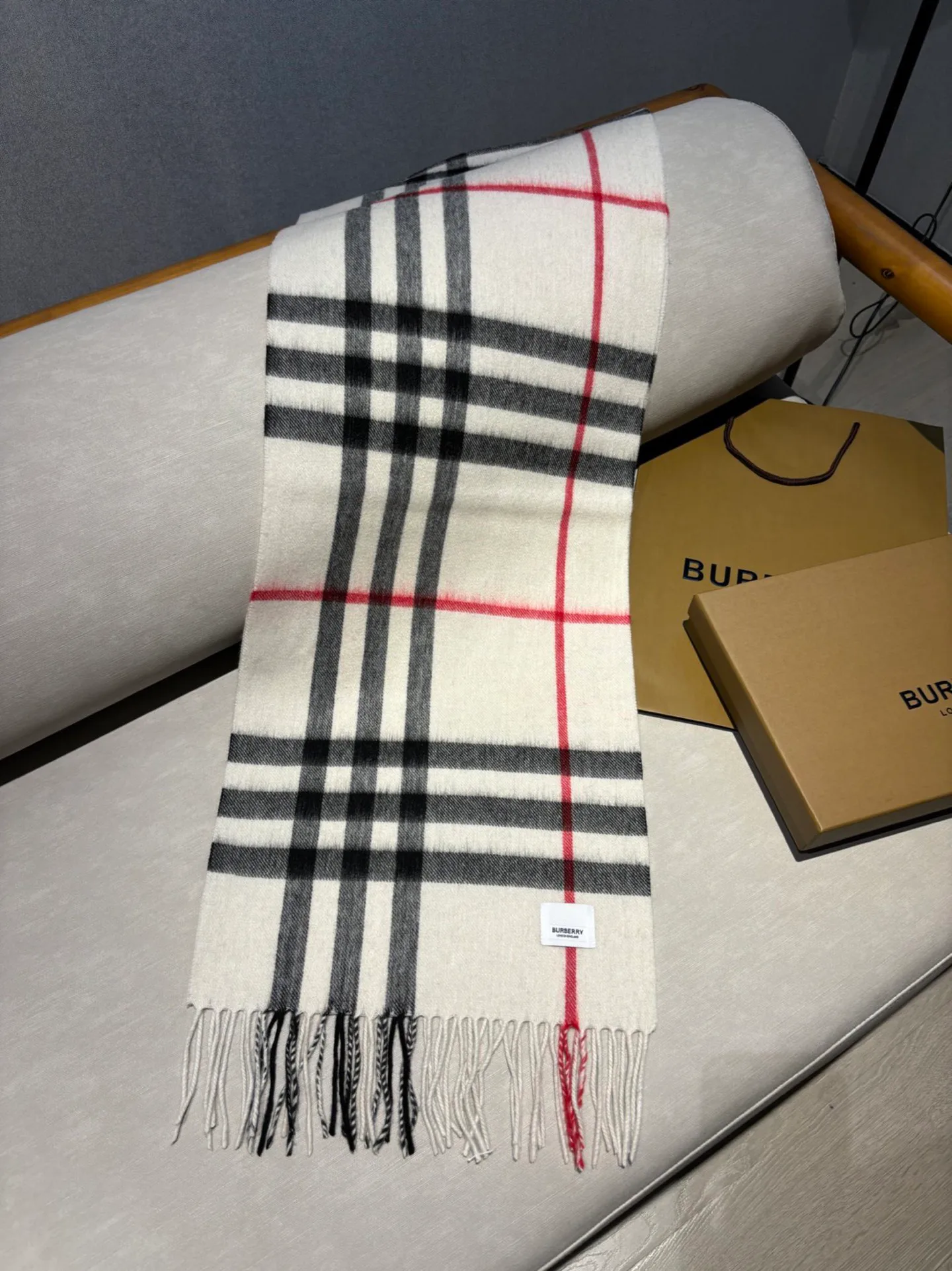 Scarves BURBERRY 18507481