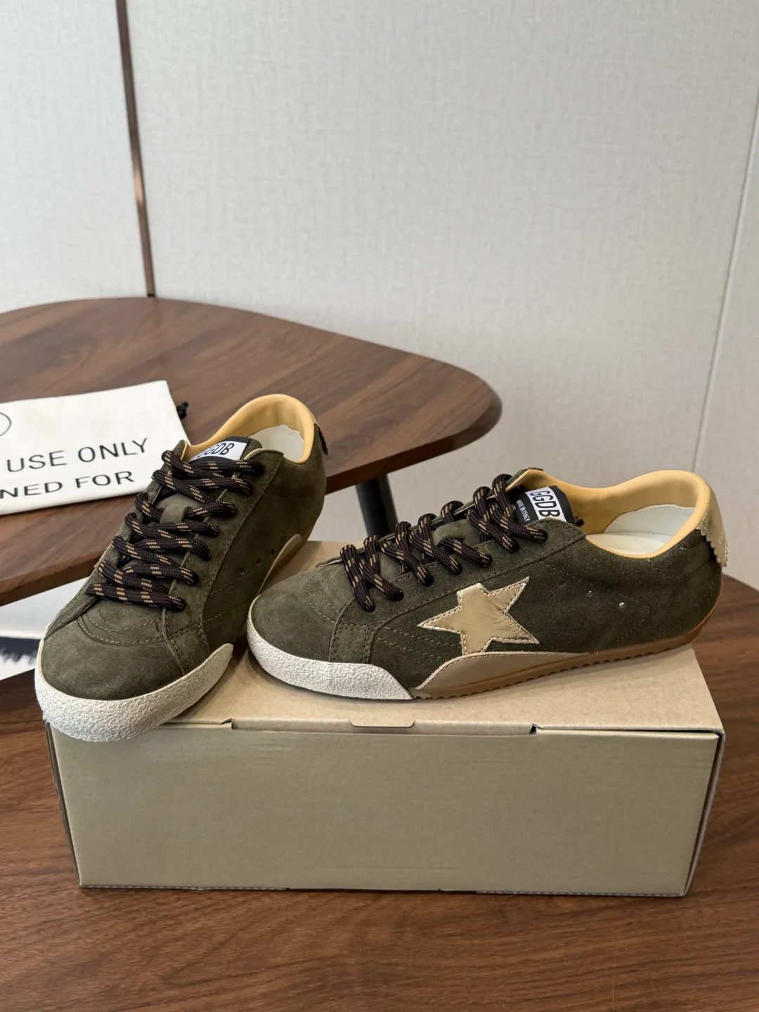 Кроссовки Женские Golden Goose 18687333